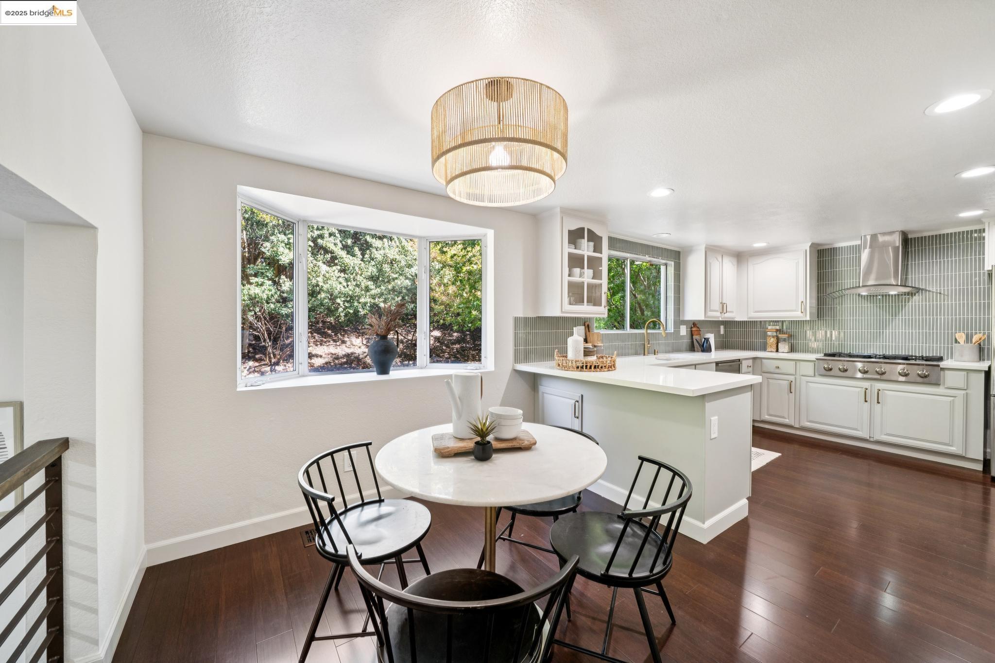 579 Grimsby Ln