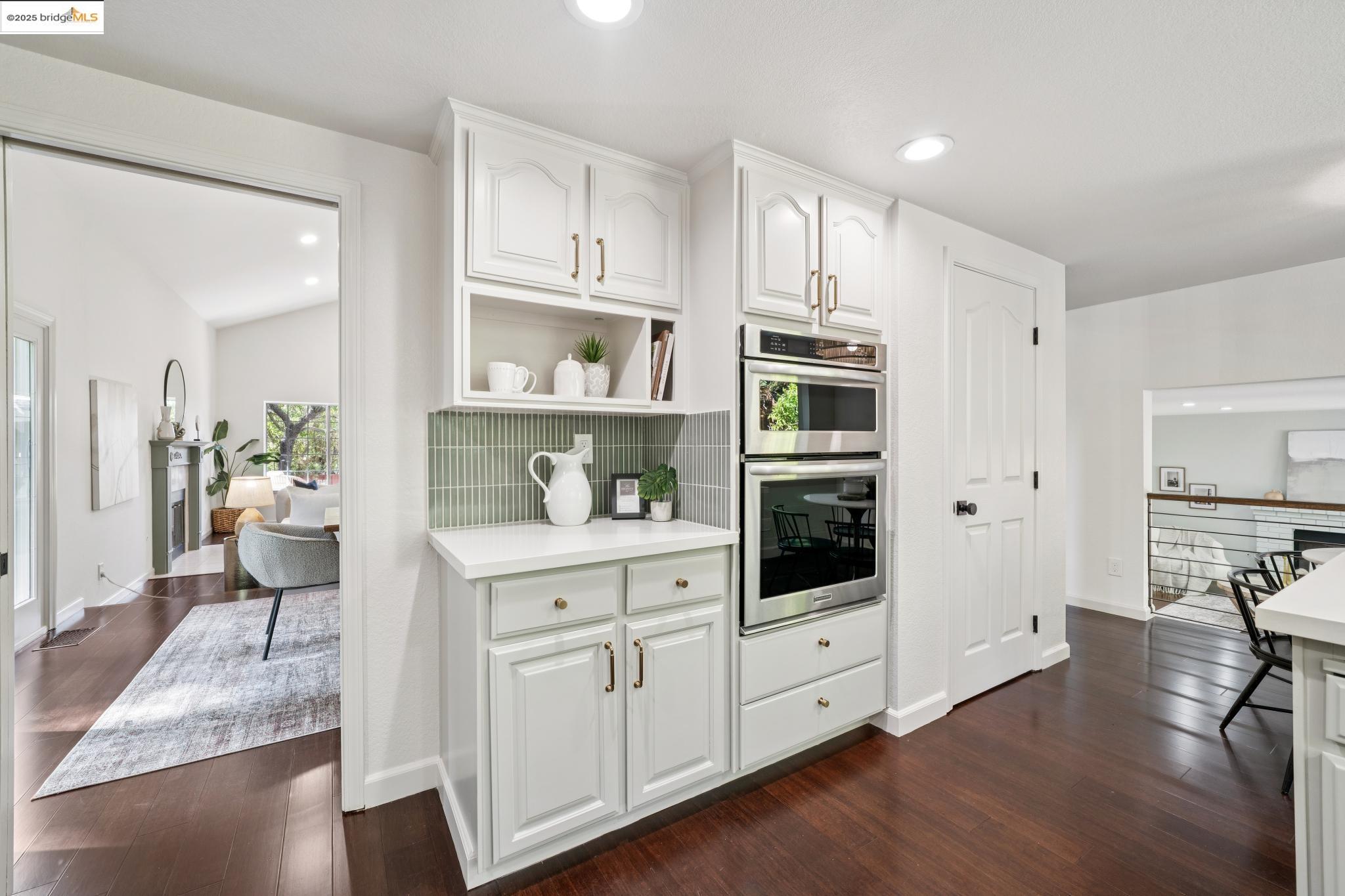 579 Grimsby Ln