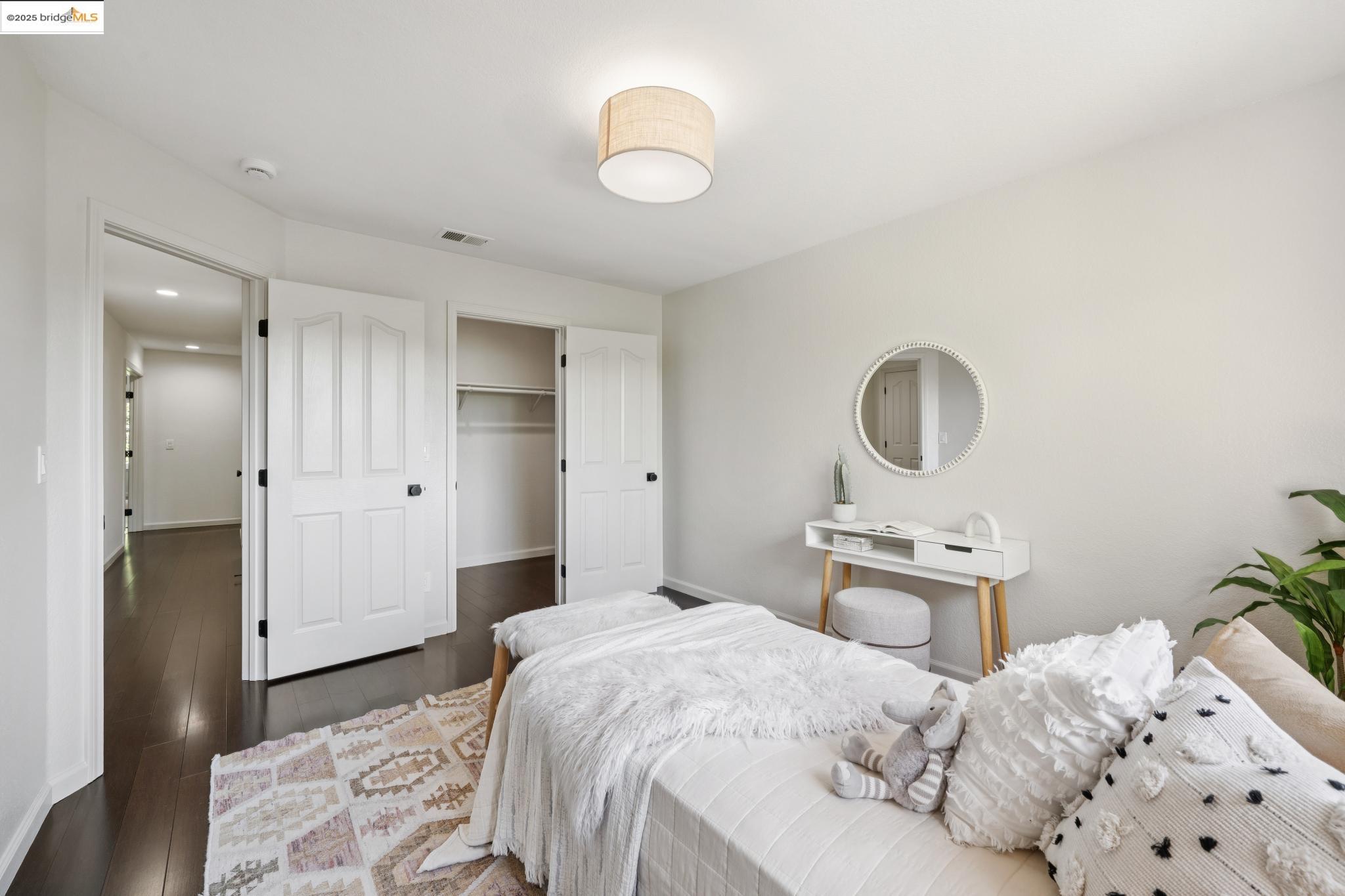 579 Grimsby Ln