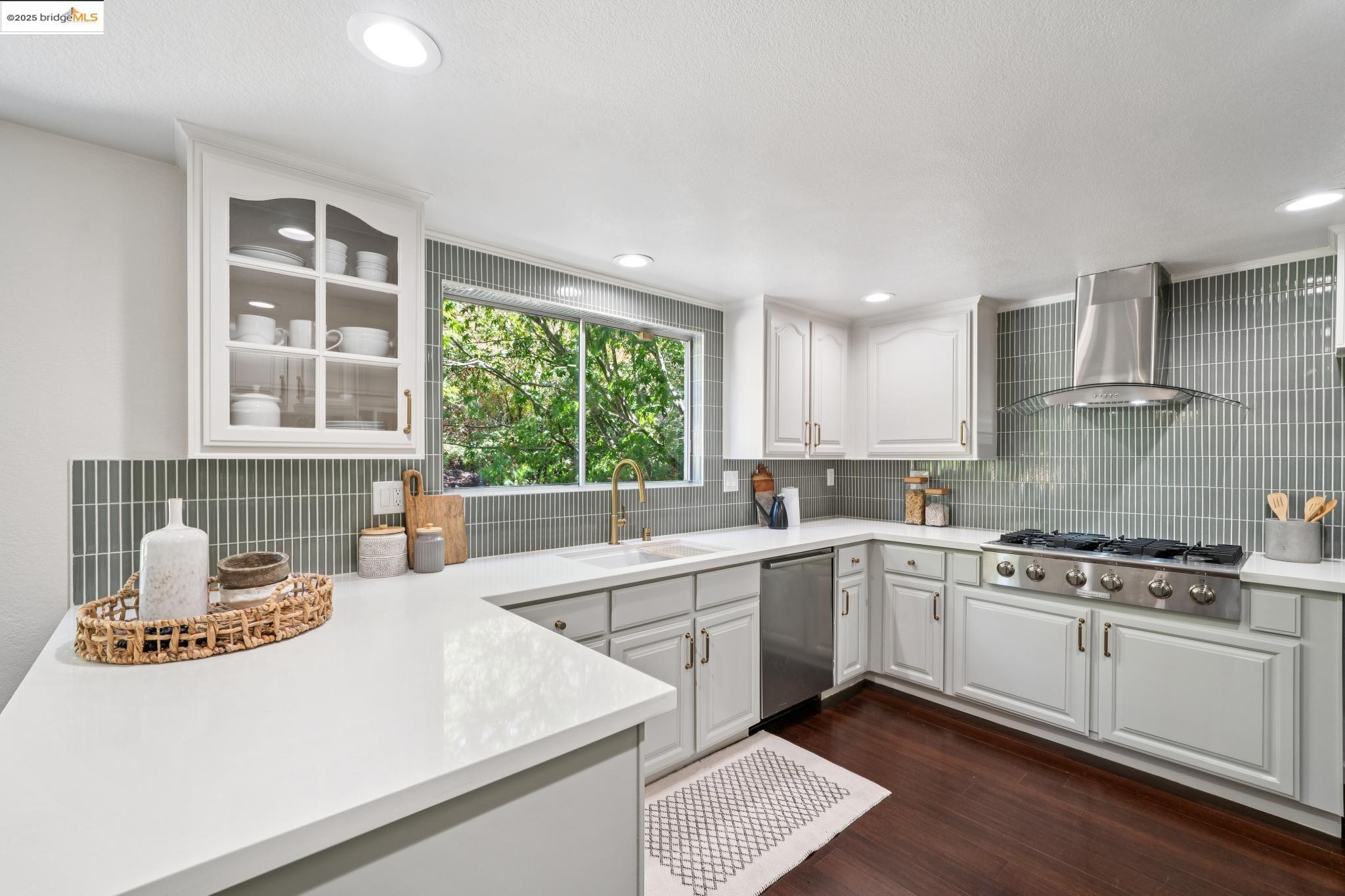 579 Grimsby Ln