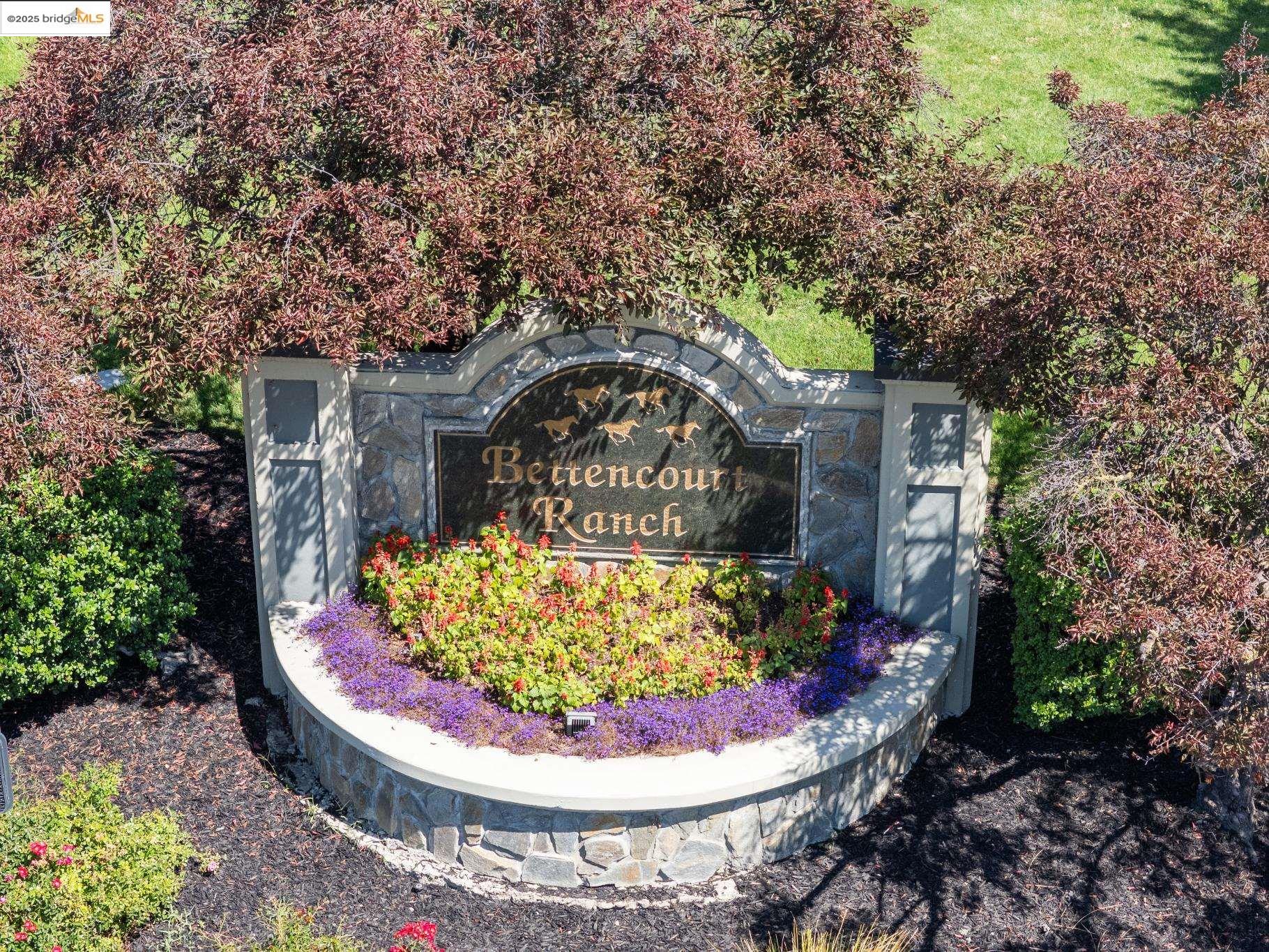 579 Grimsby Ln