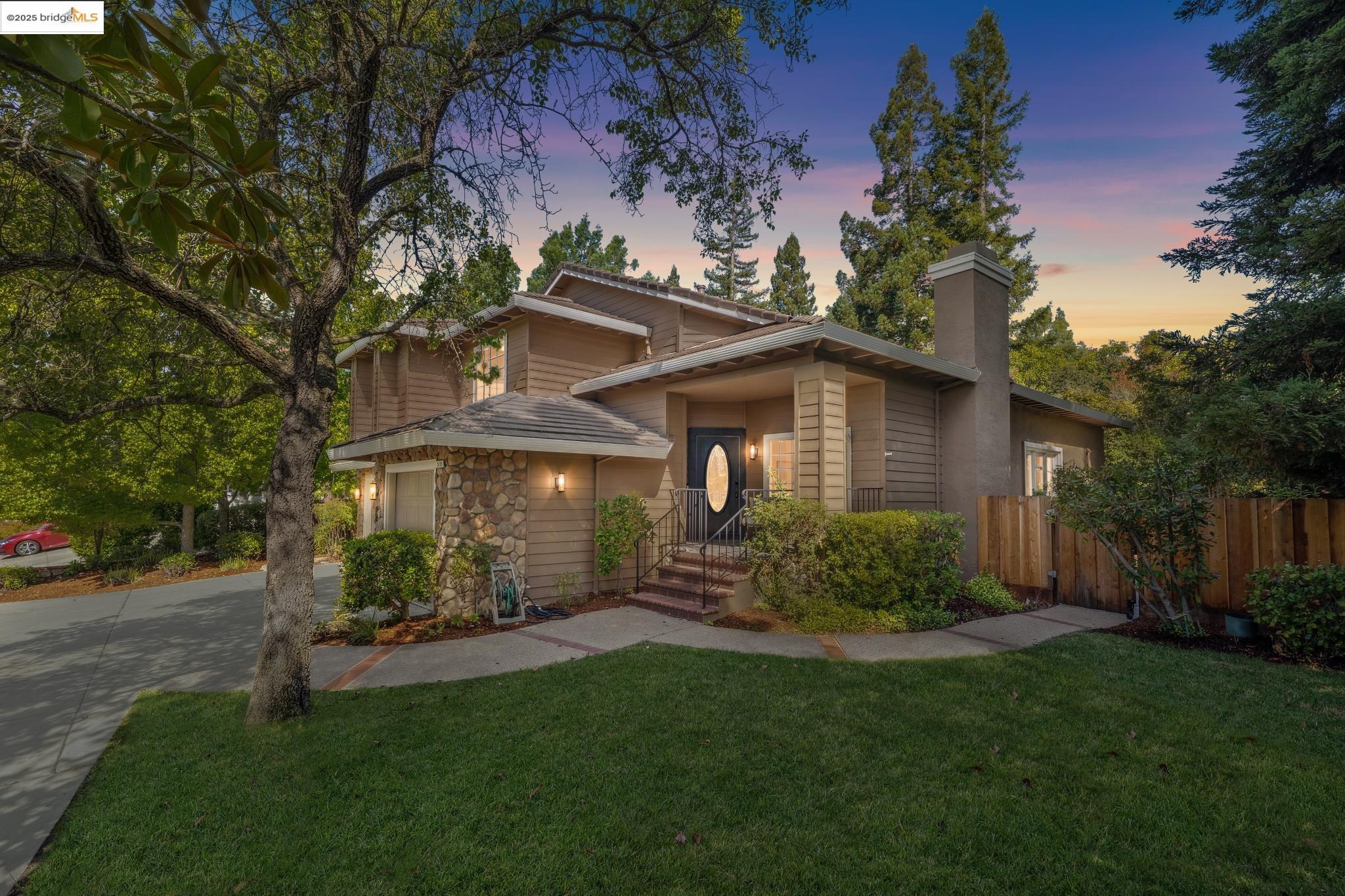 579 Grimsby Ln