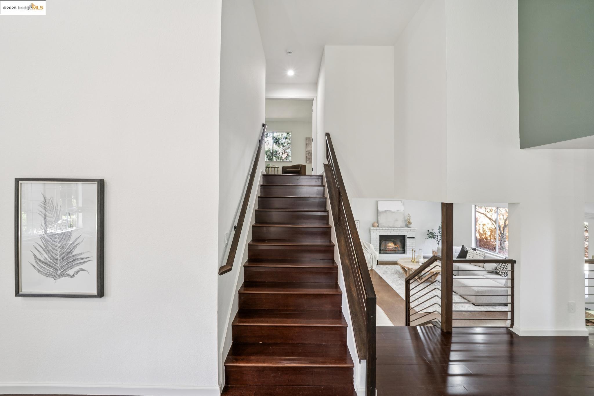 579 Grimsby Ln