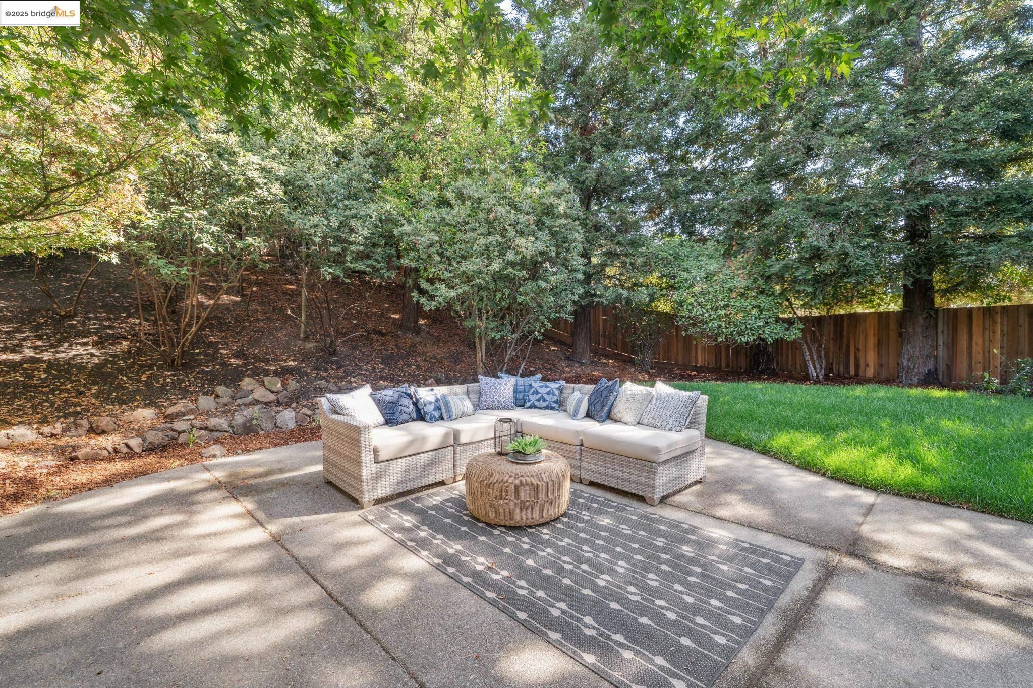 579 Grimsby Ln