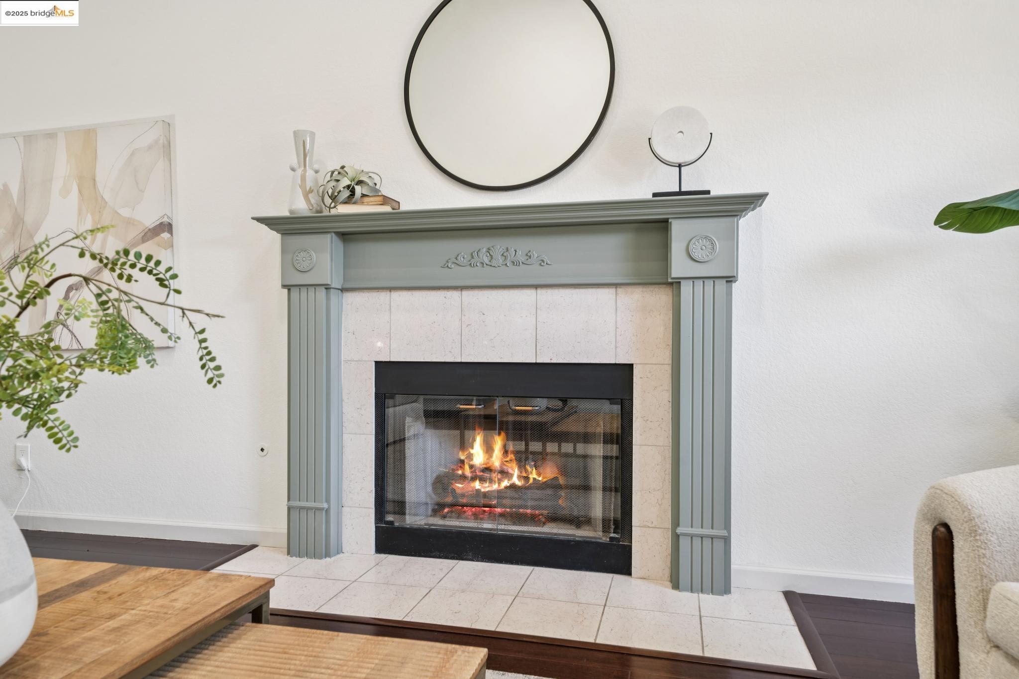 579 Grimsby Ln