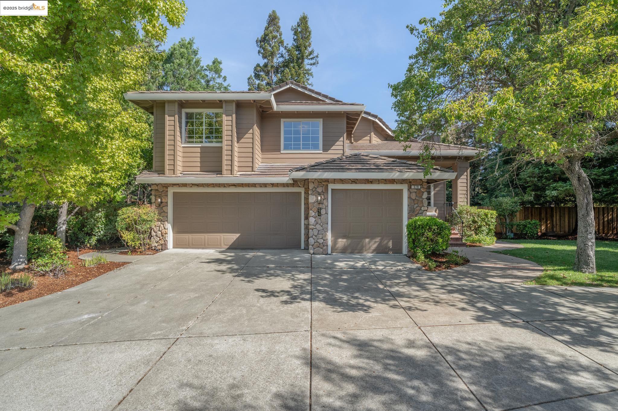 579 Grimsby Ln
