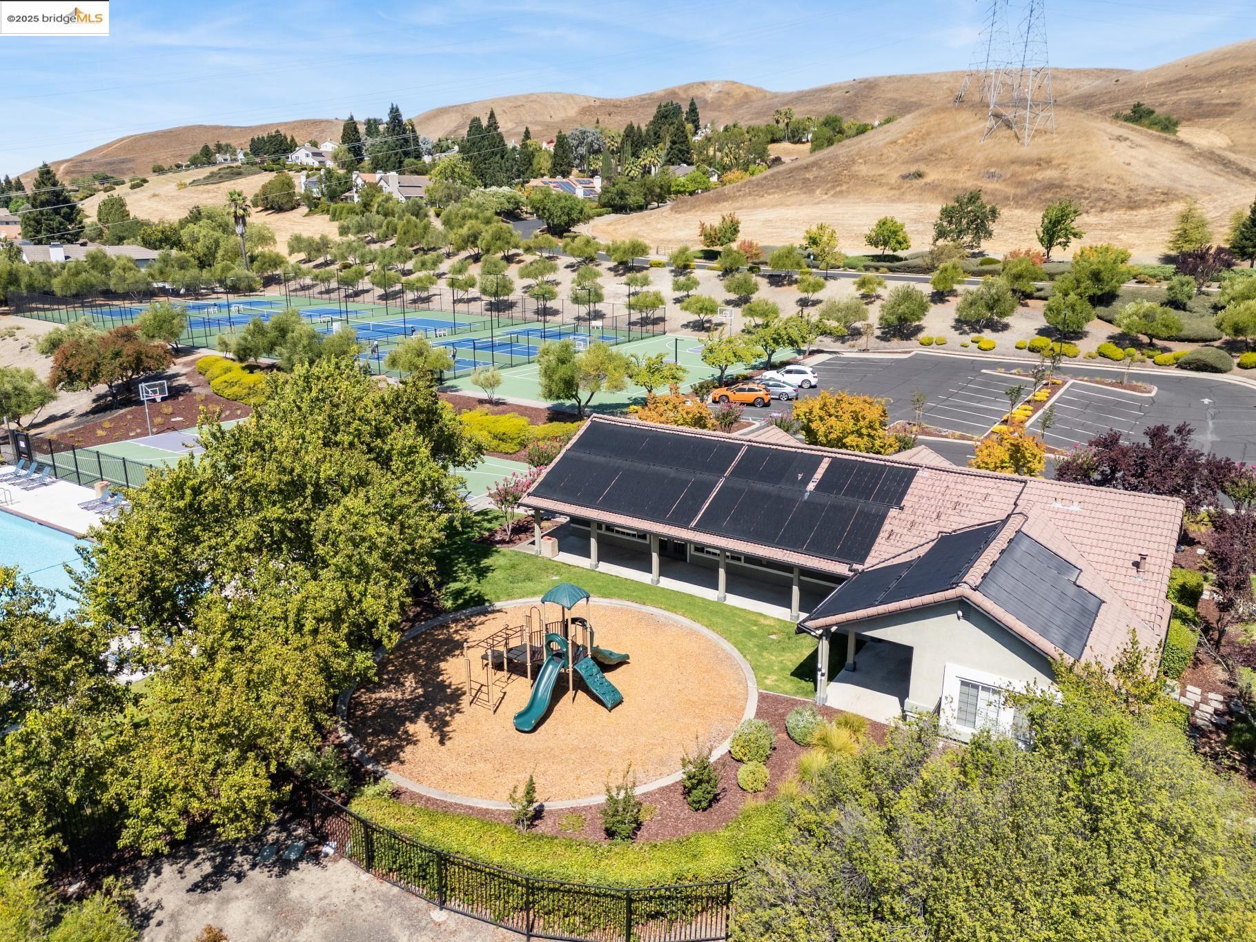 579 Grimsby Ln