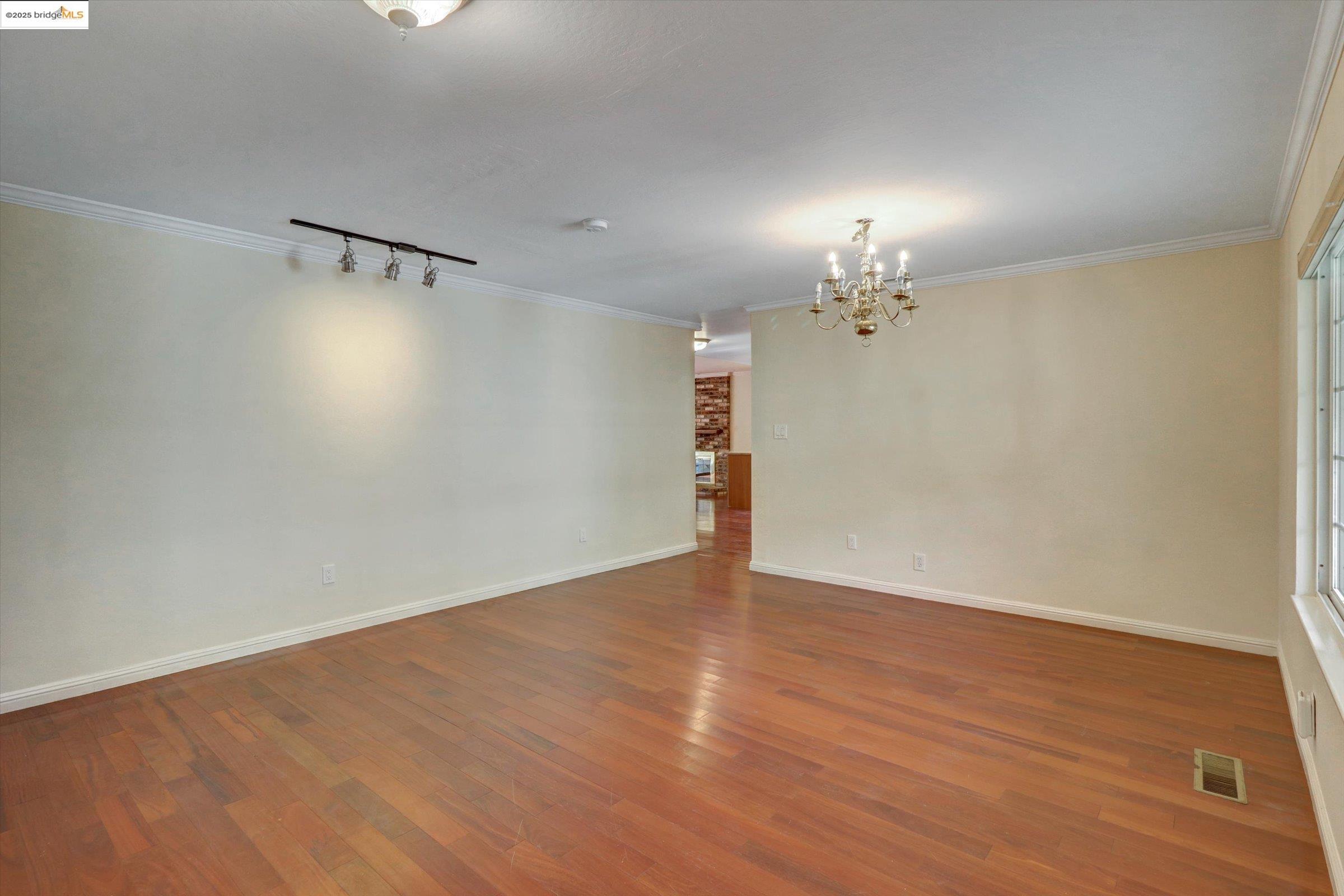 8153 Surrey Ln