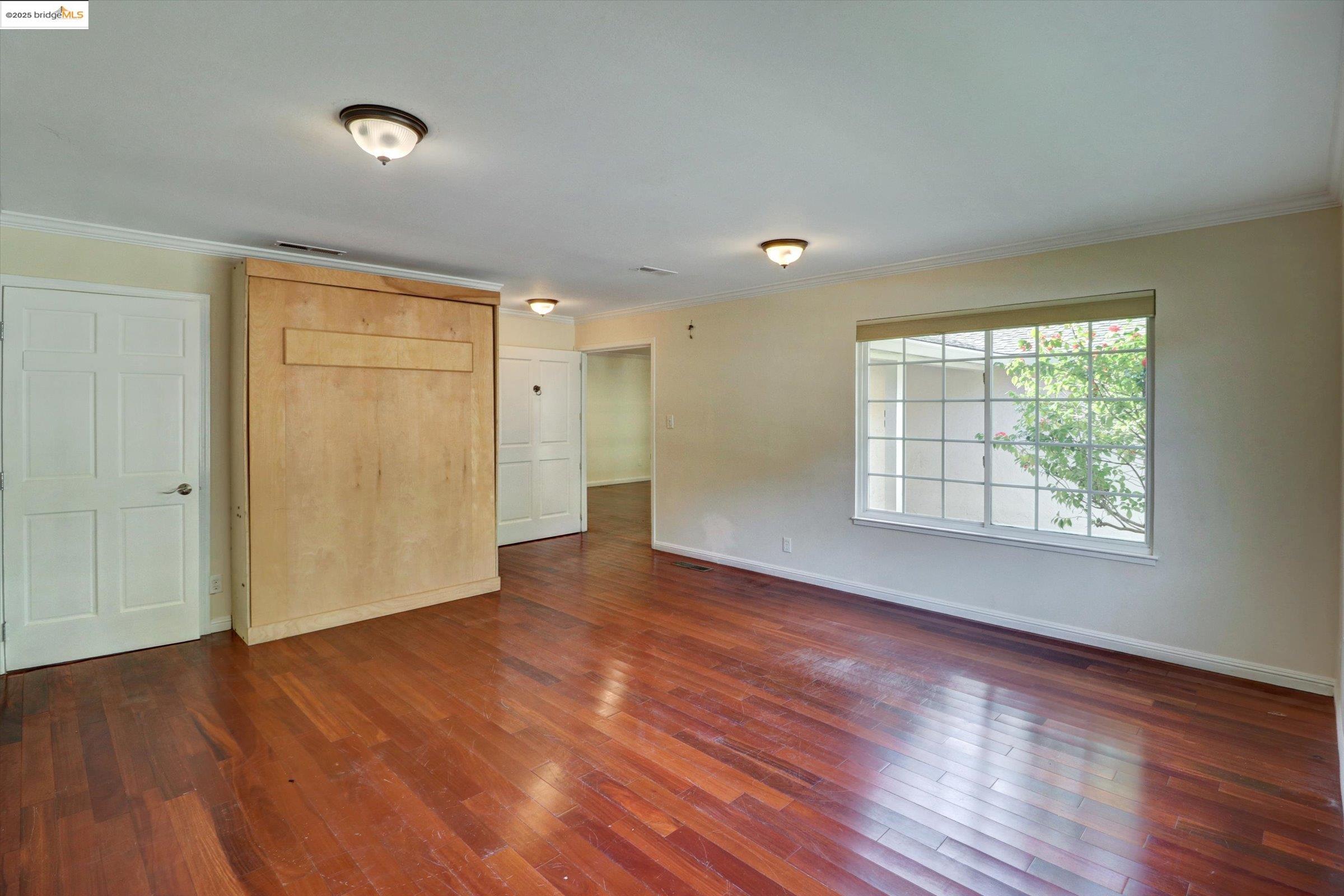 8153 Surrey Ln