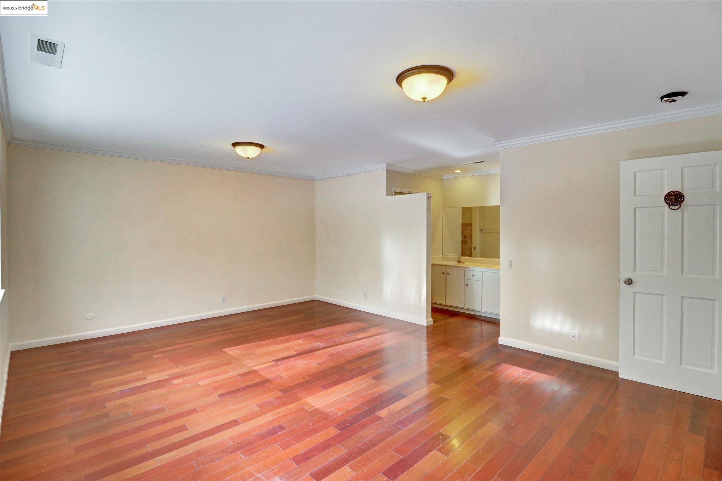 8153 Surrey Ln