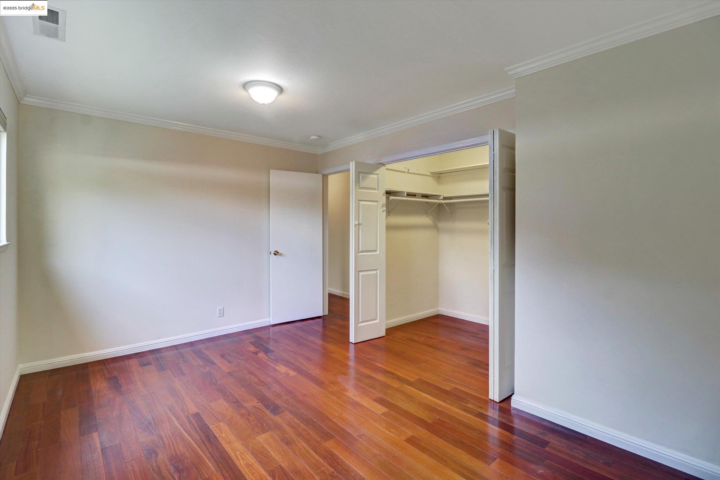 8153 Surrey Ln