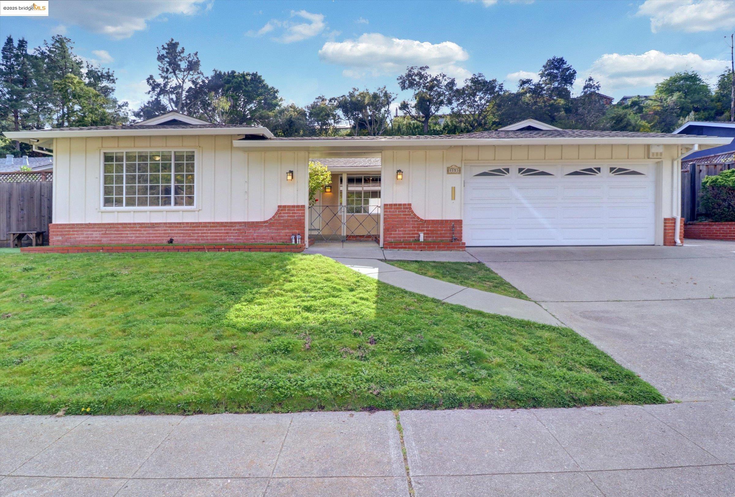 8153 Surrey Ln