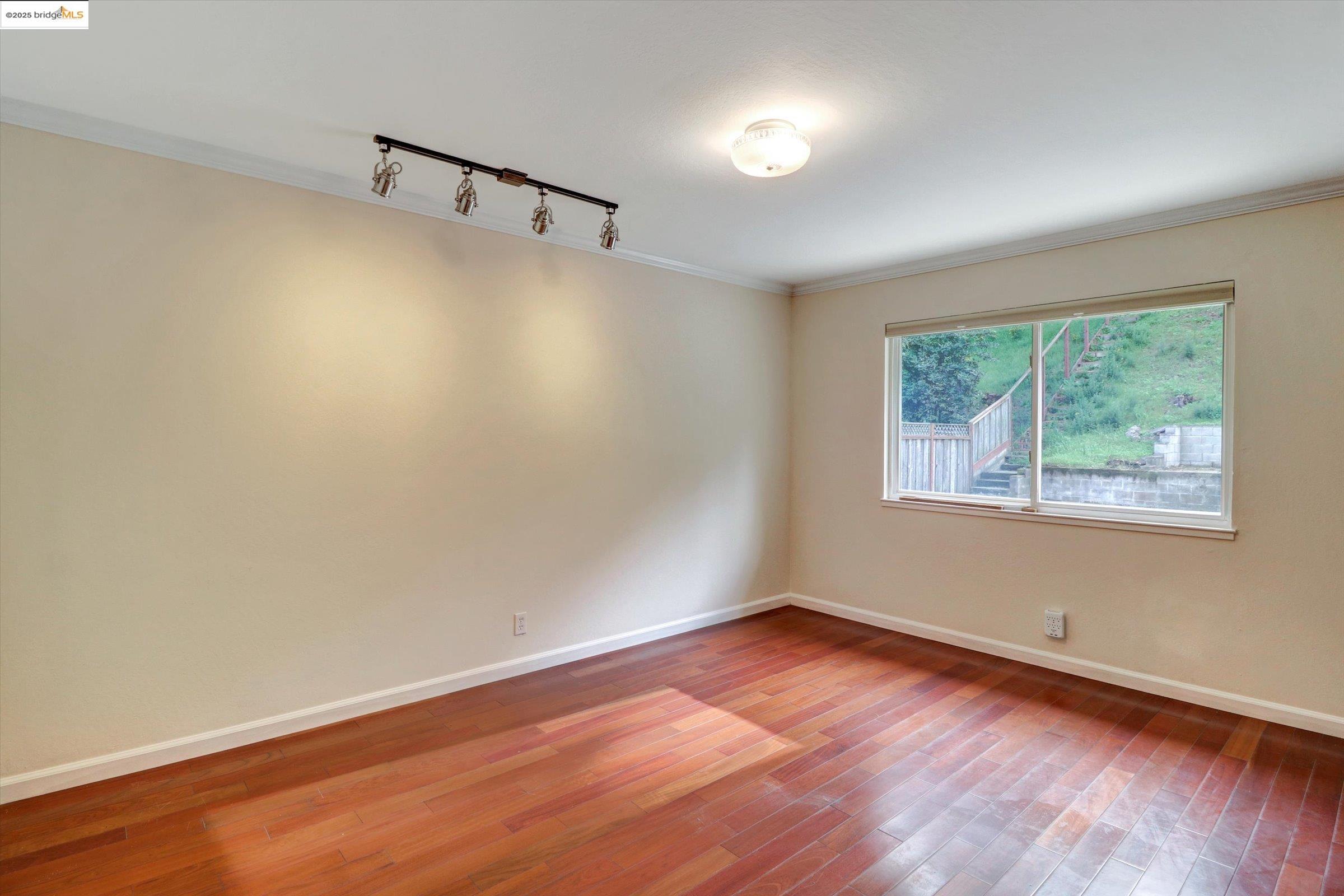 8153 Surrey Ln