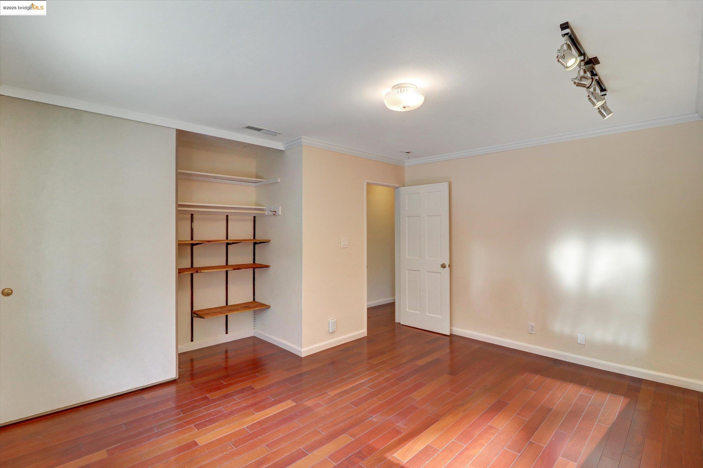 8153 Surrey Ln