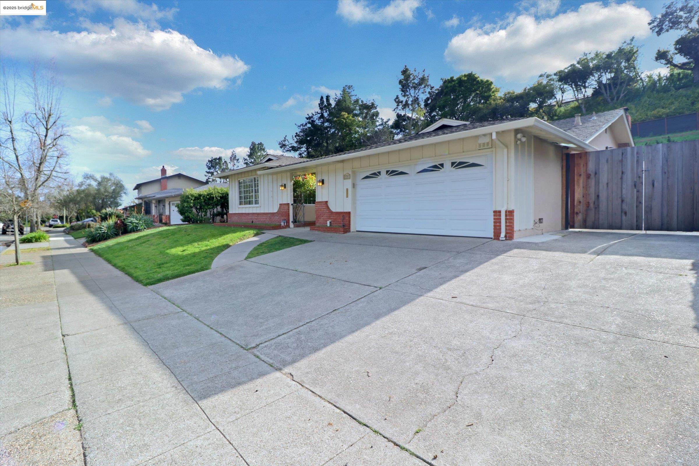 8153 Surrey Ln