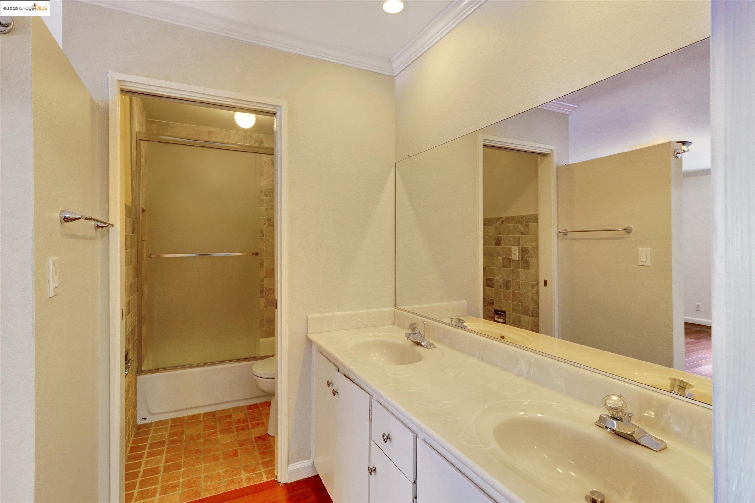 8153 Surrey Ln