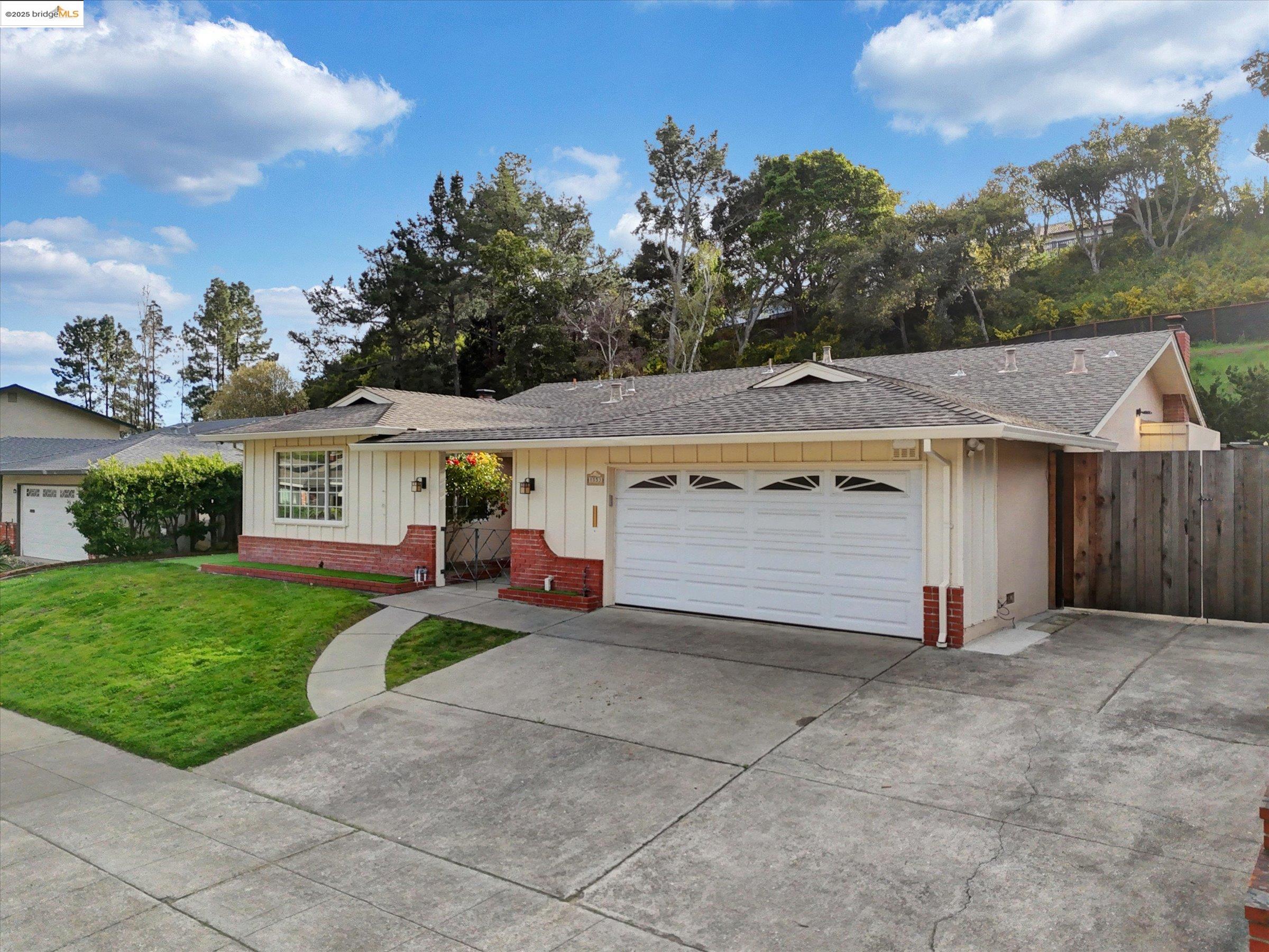 8153 Surrey Ln