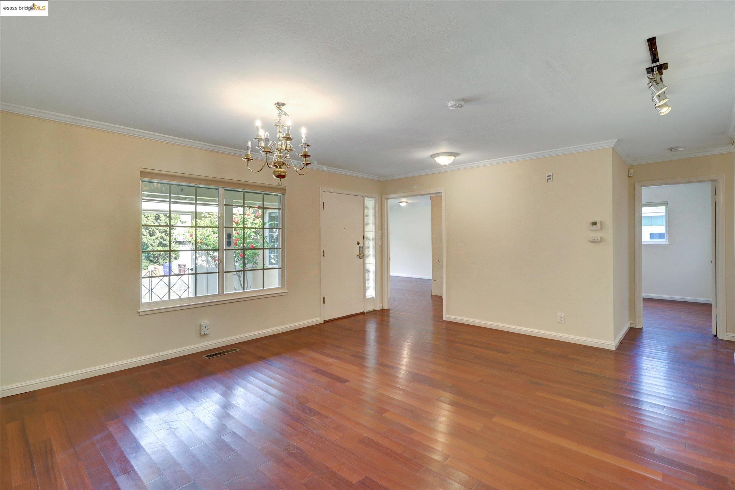 8153 Surrey Ln
