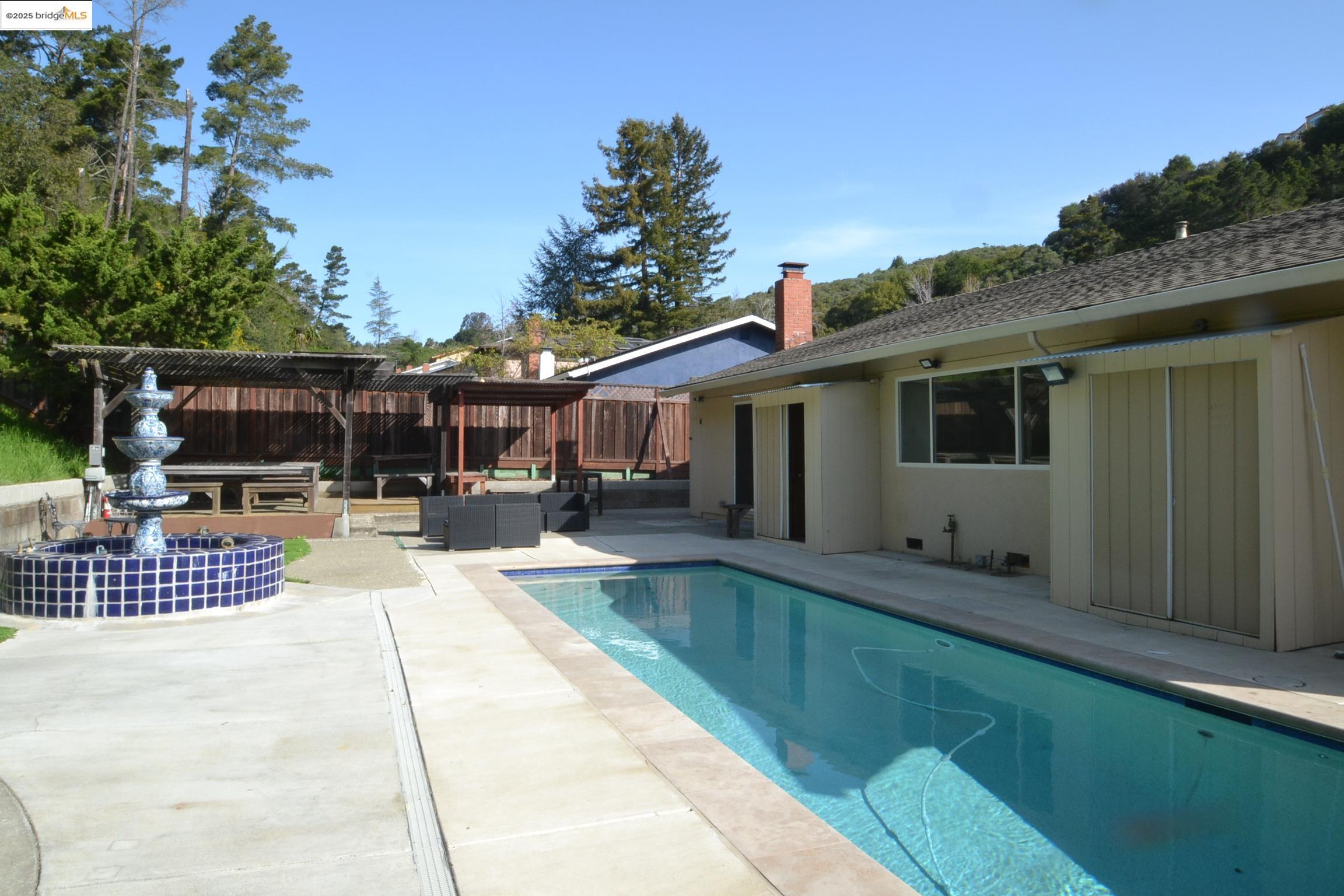 8153 Surrey Ln