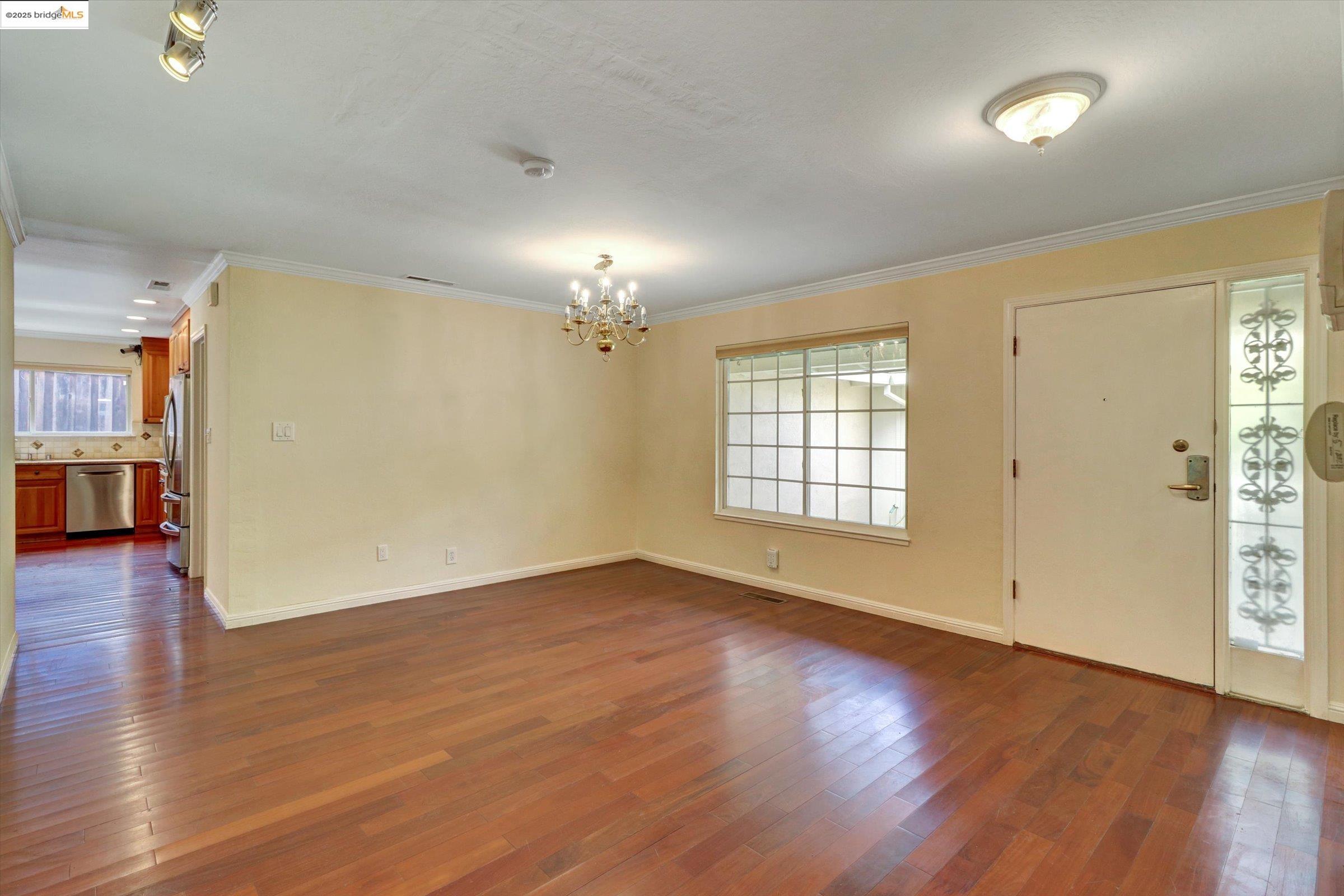 8153 Surrey Ln