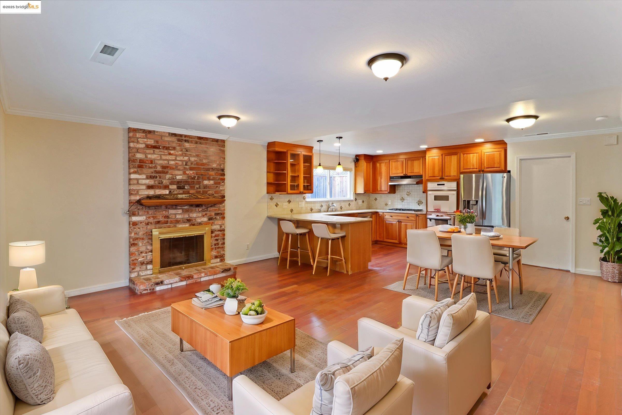 8153 Surrey Ln