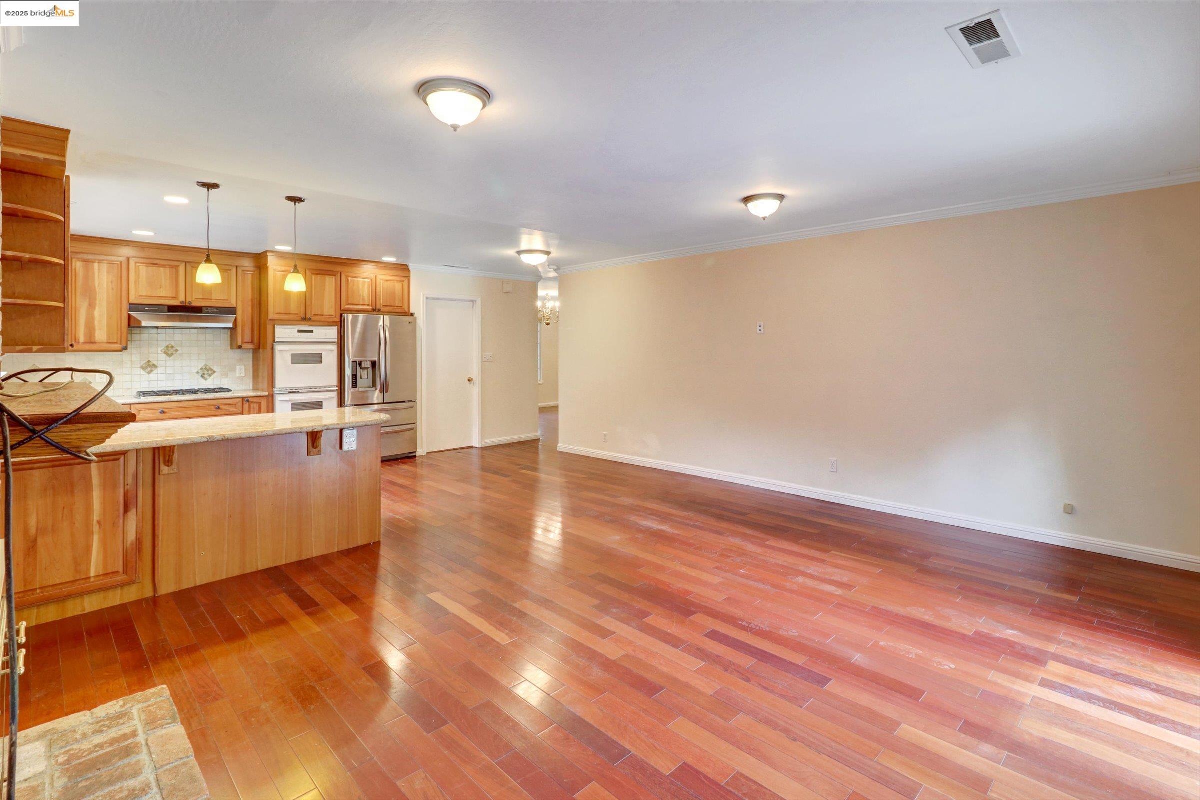 8153 Surrey Ln