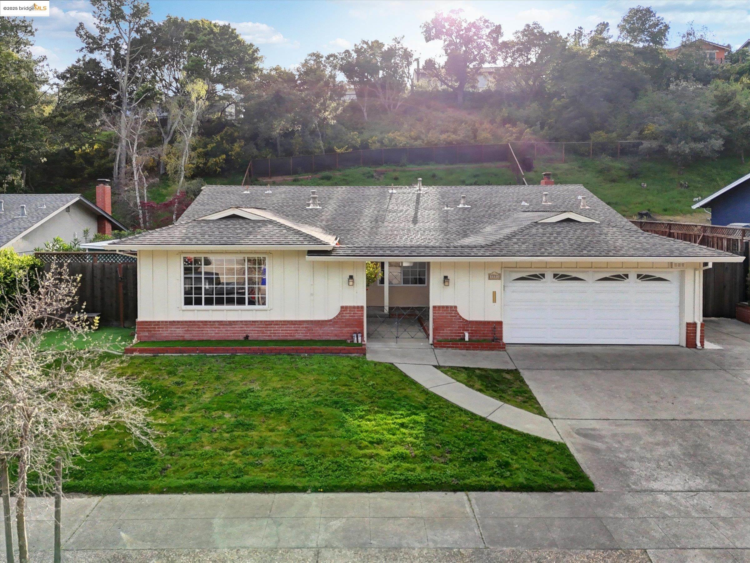 8153 Surrey Ln