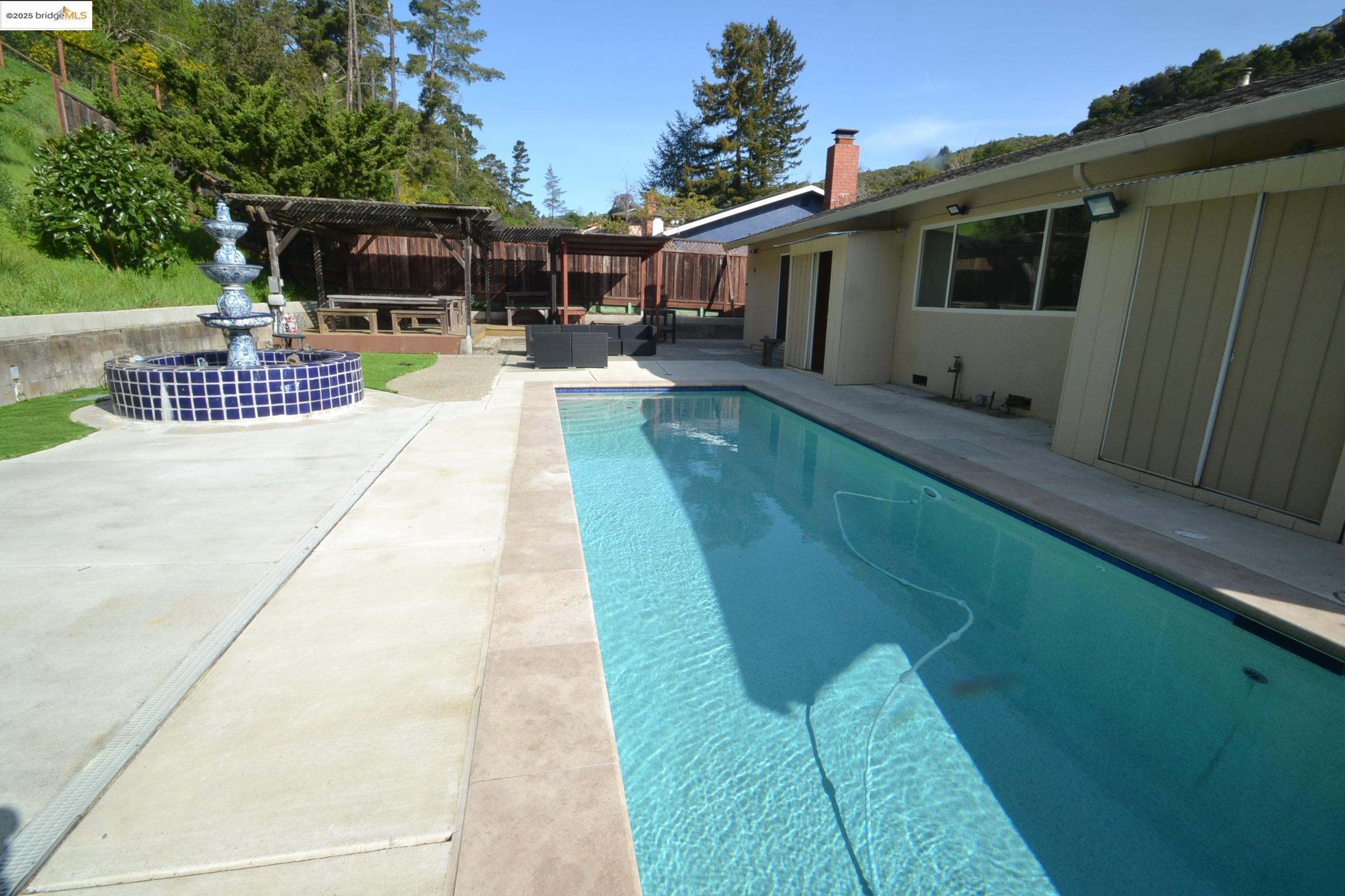 8153 Surrey Ln