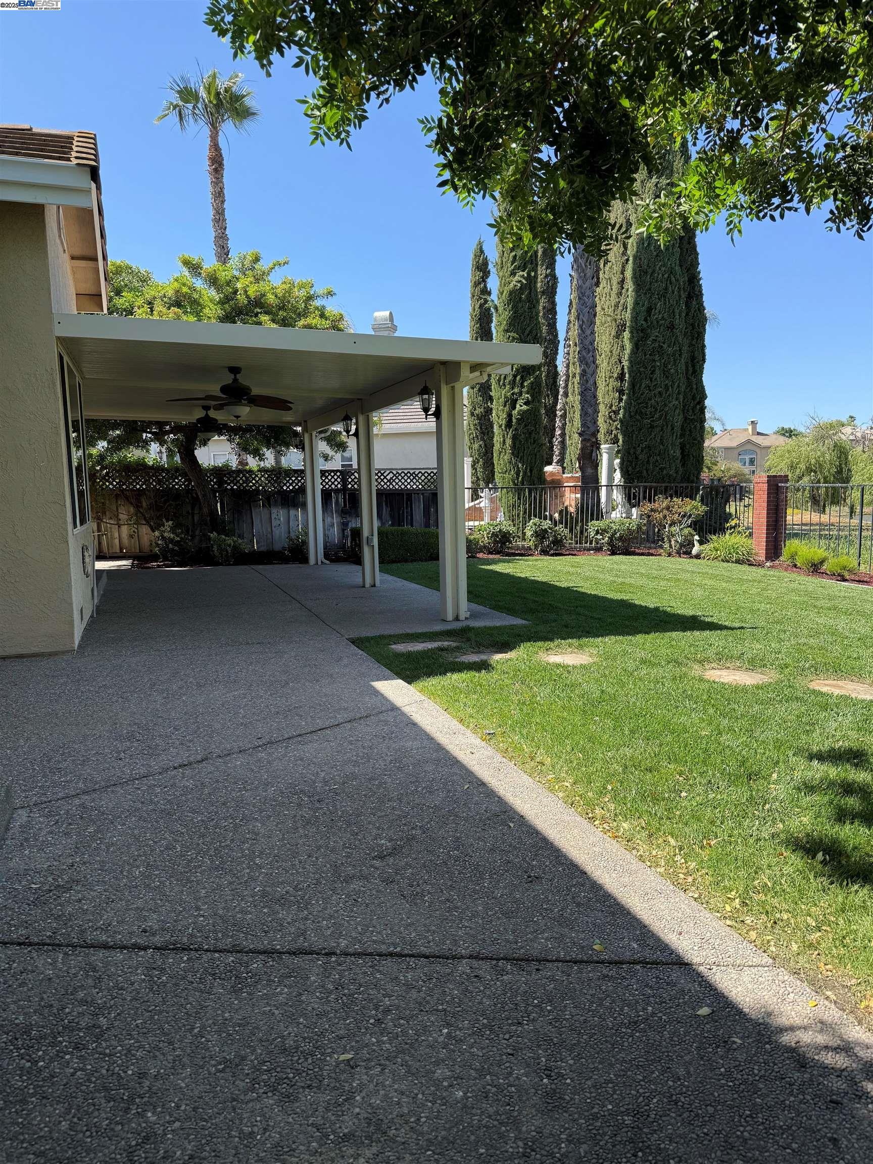 5511 Lanai Ct
