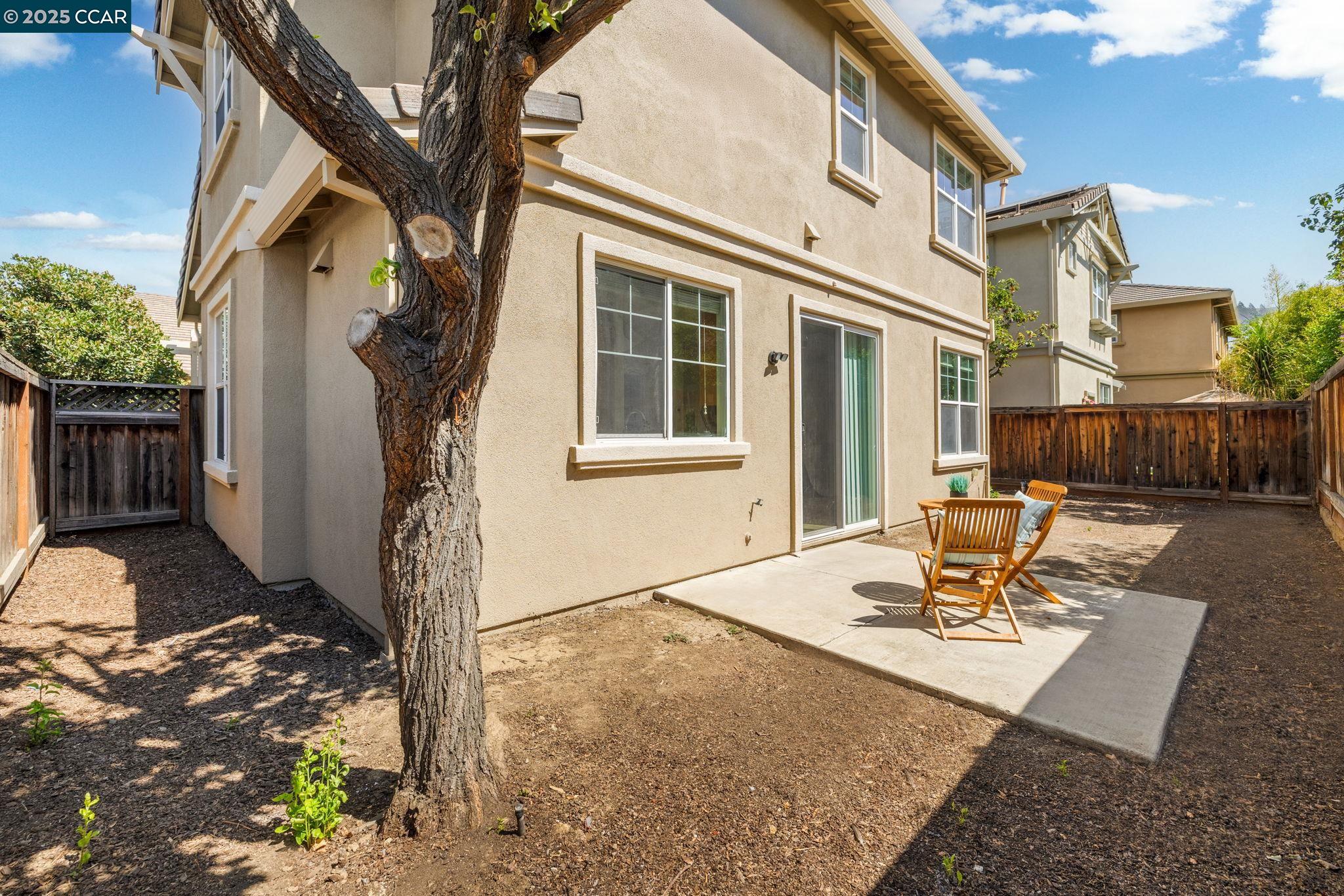 472 Chicory Ct