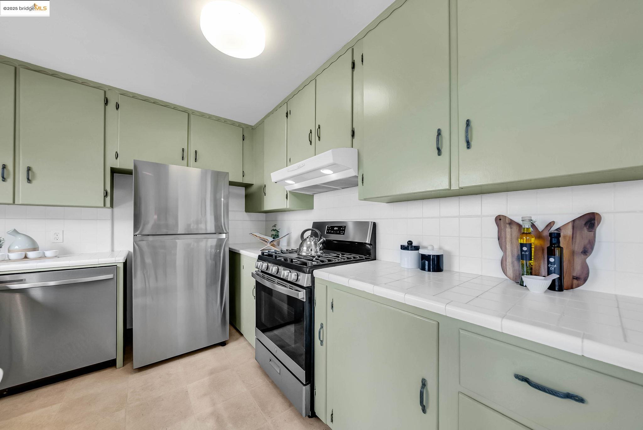 7116 Hemlock
