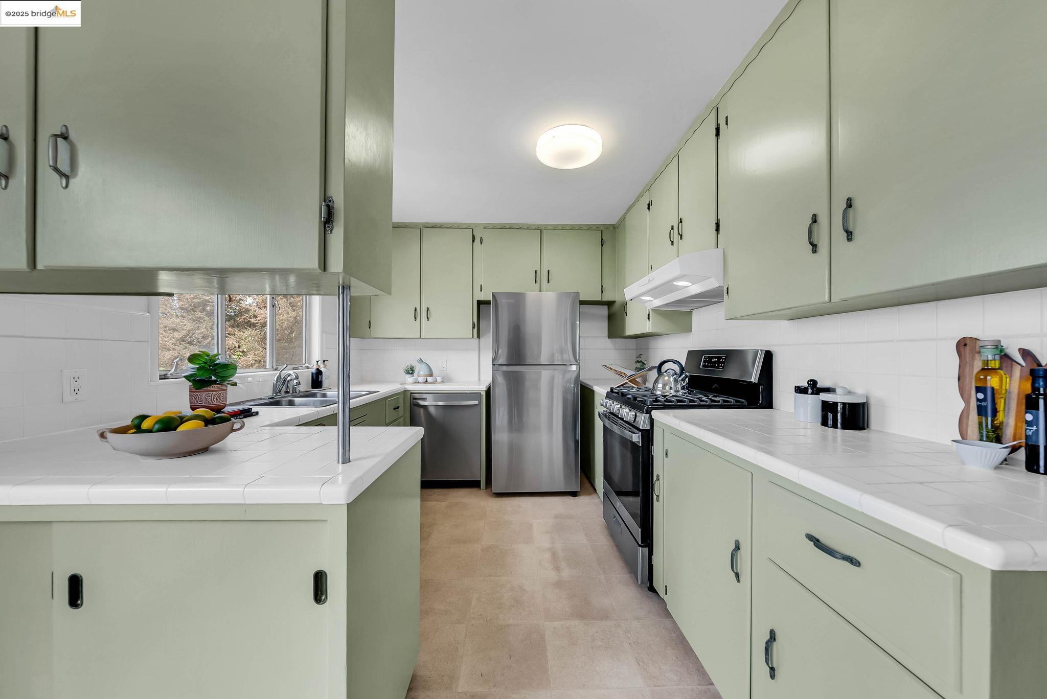 7116 Hemlock
