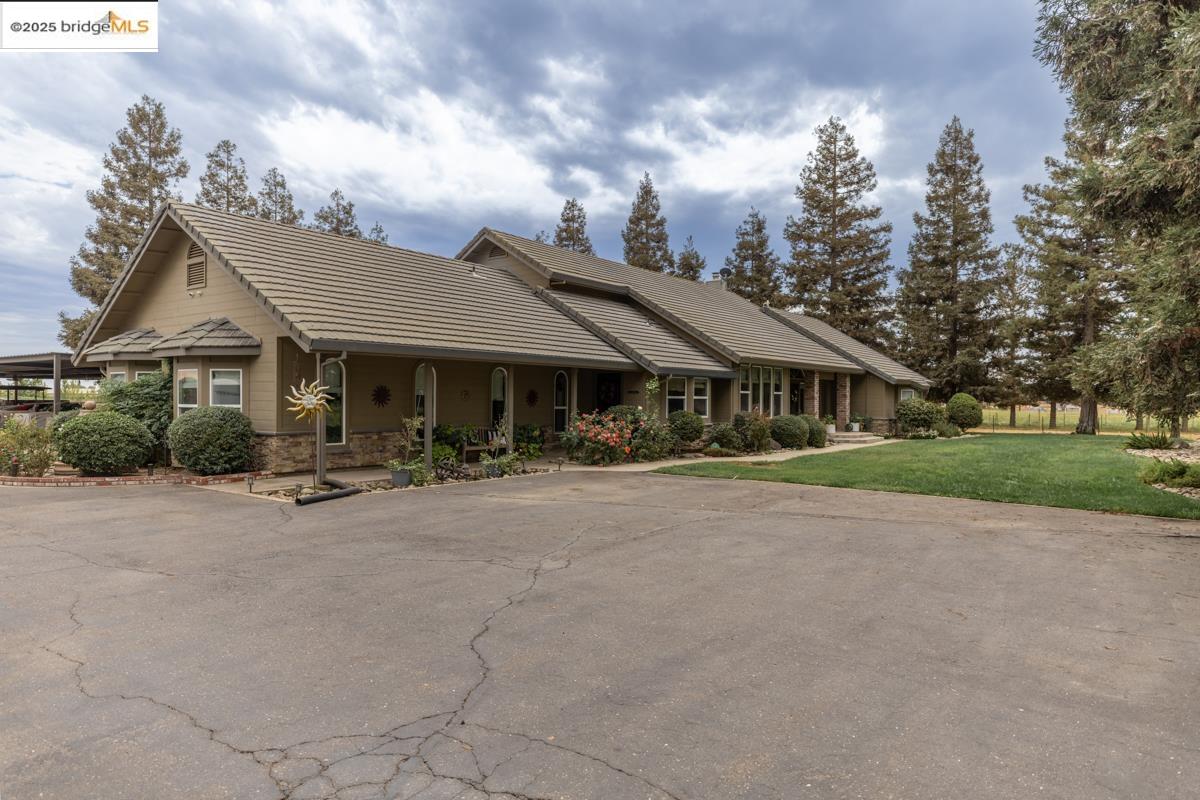 3942 Bentley Rd