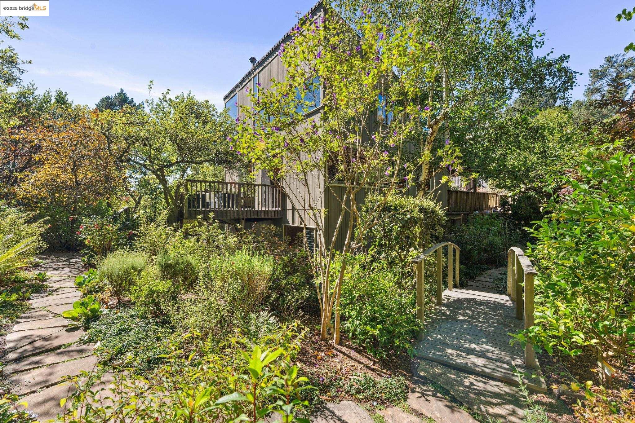 1540 SUMMIT ROAD