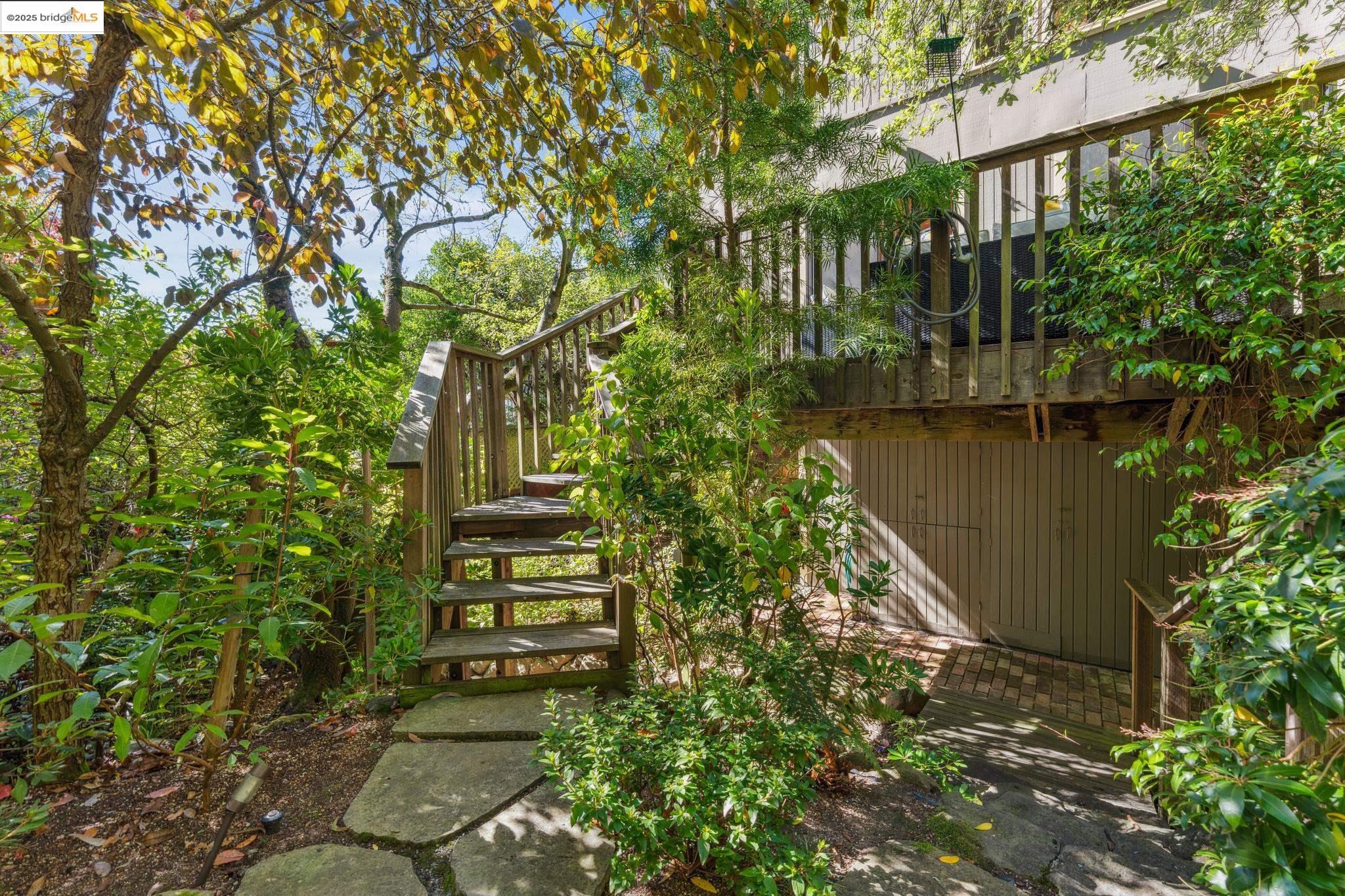 1540 SUMMIT ROAD