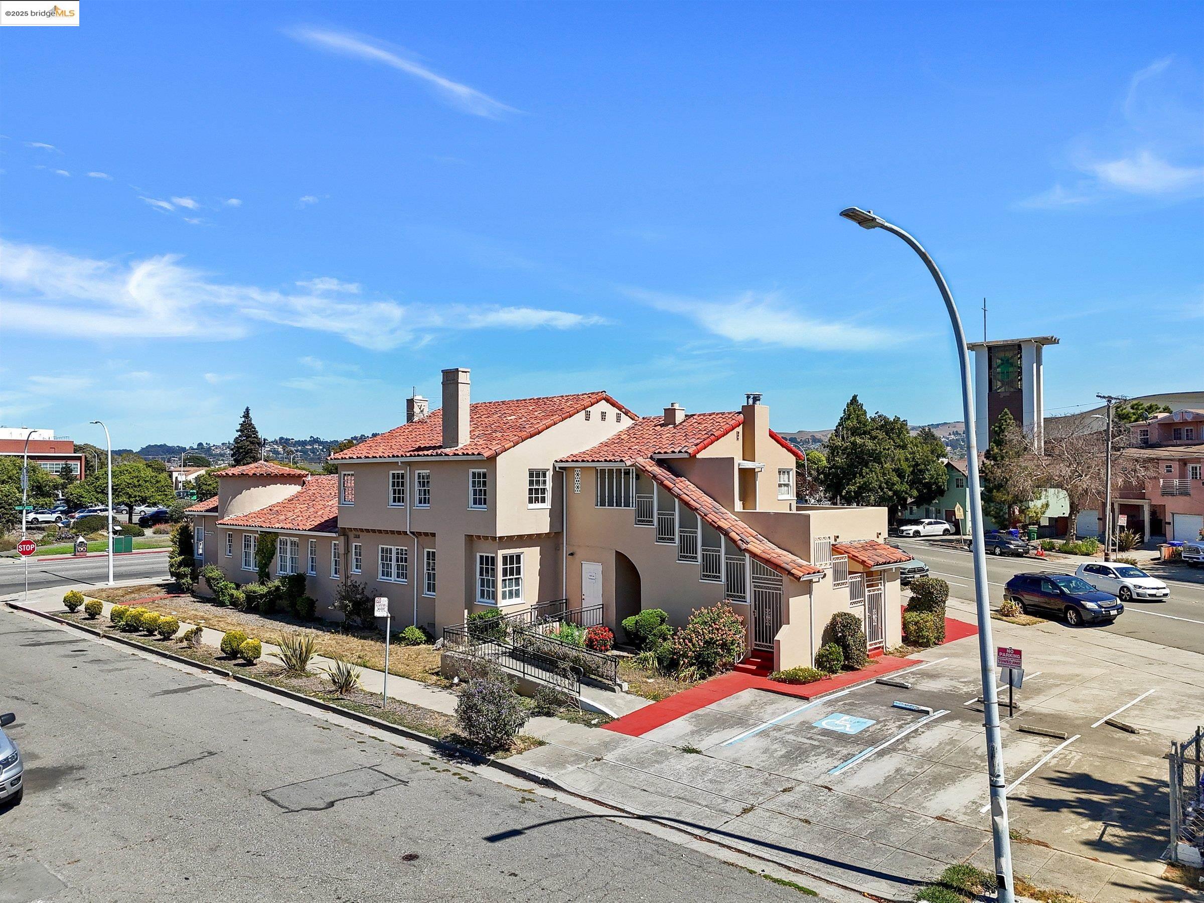 2600 Macdonald Ave
