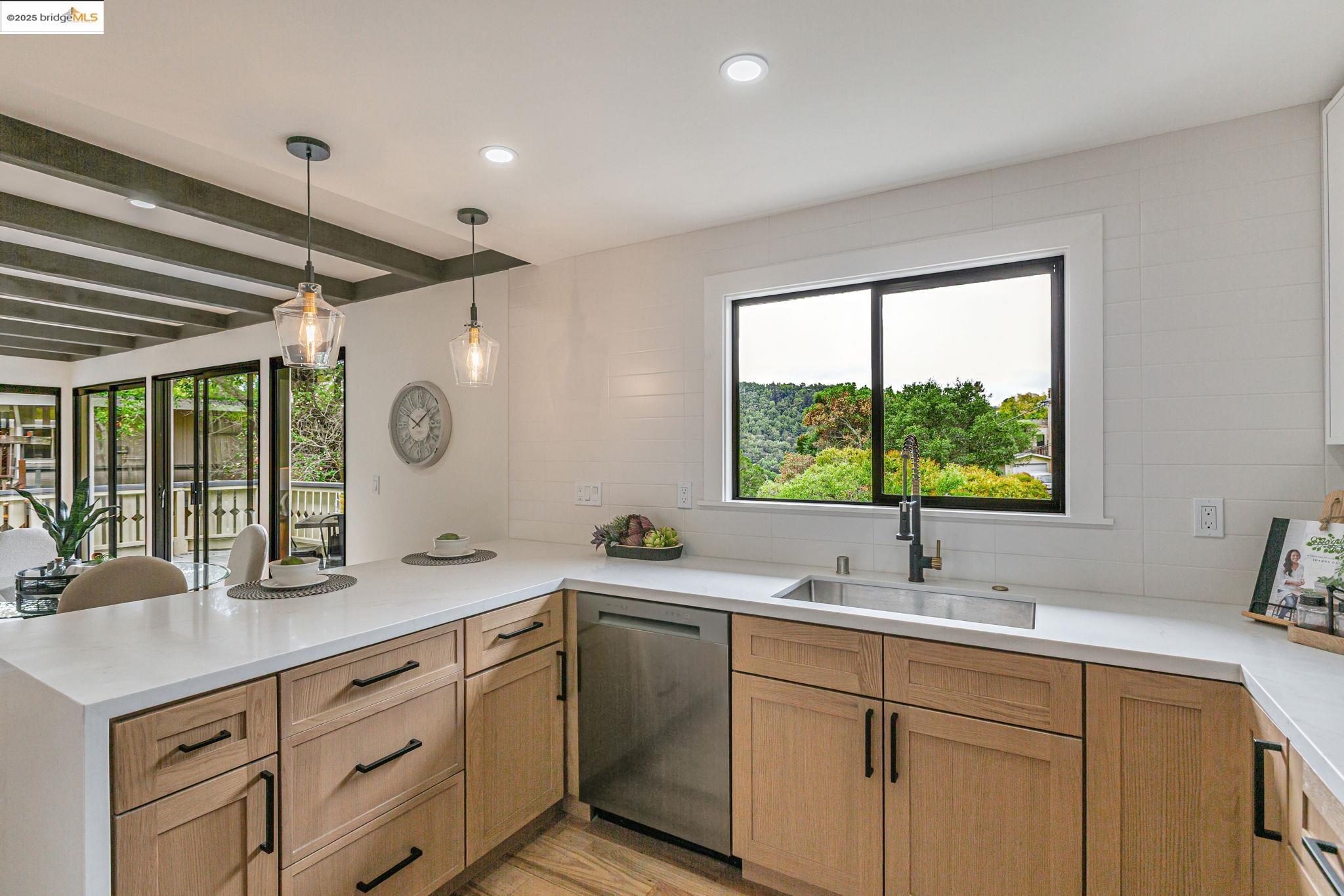 2 Hillcrest Ct