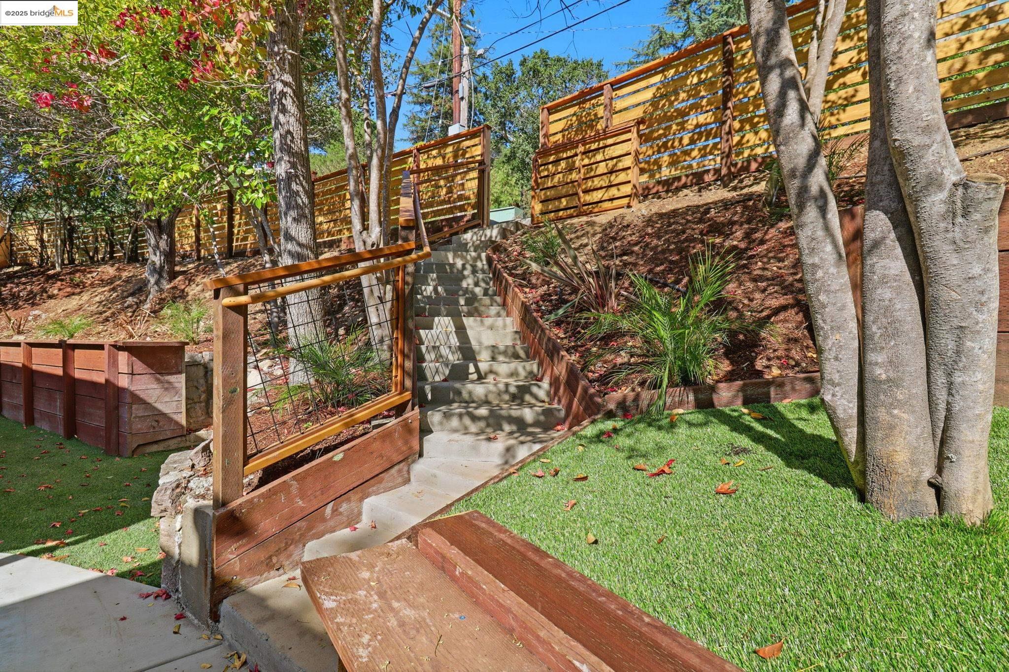 2 Hillcrest Ct