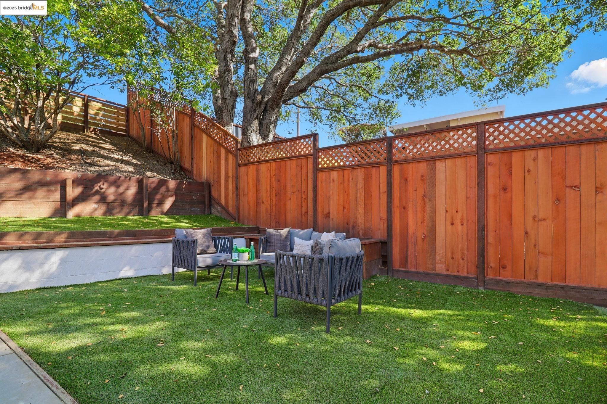 2 Hillcrest Ct