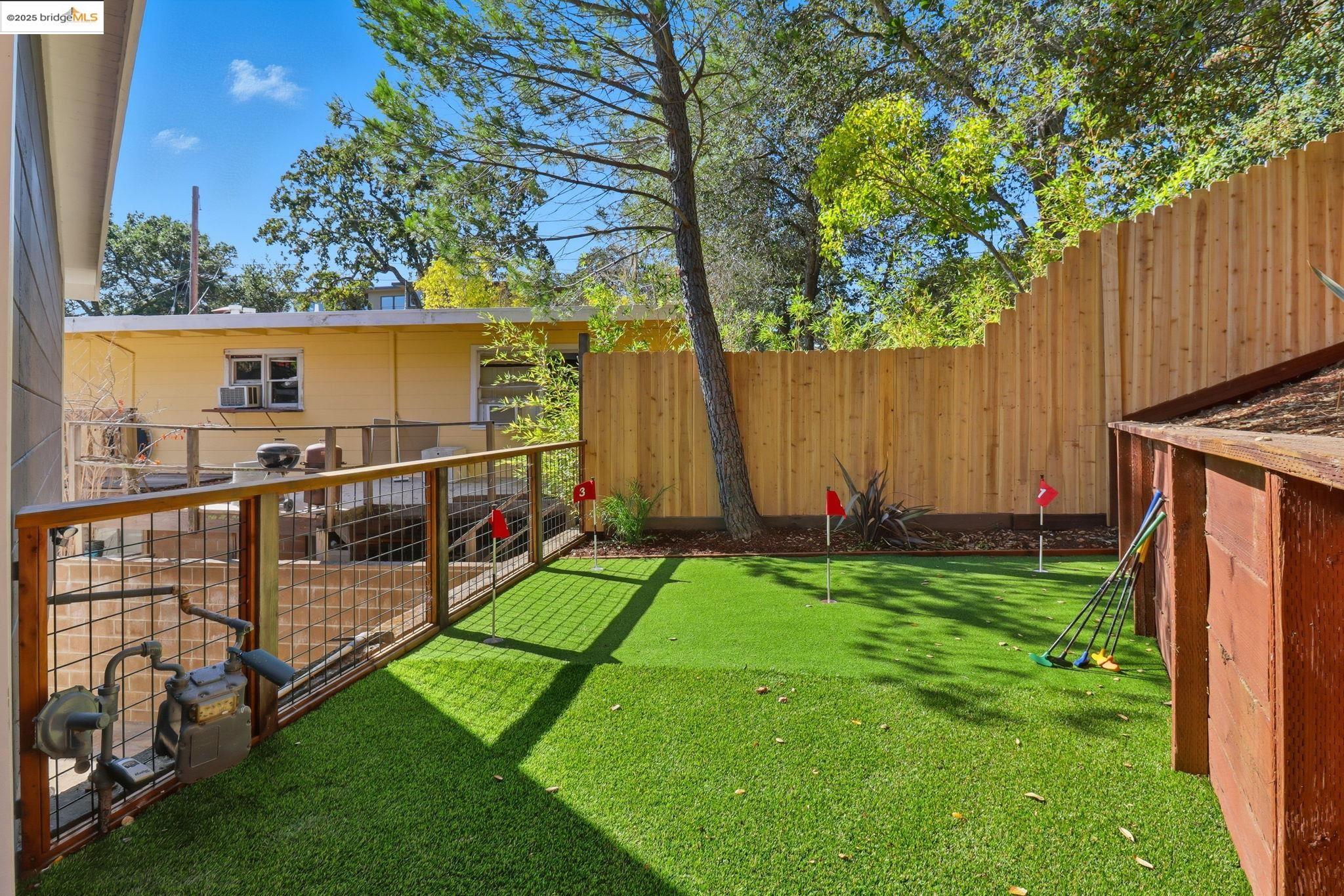 2 Hillcrest Ct