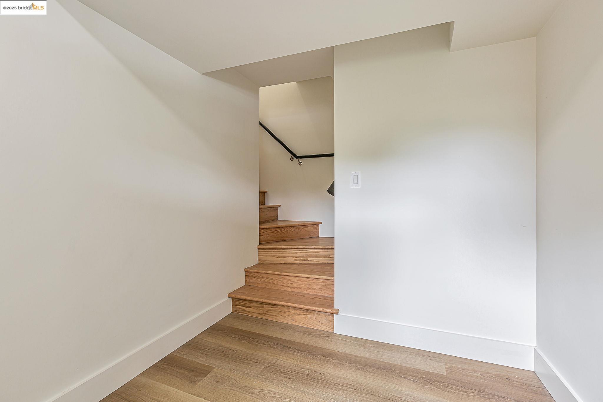 2 Hillcrest Ct