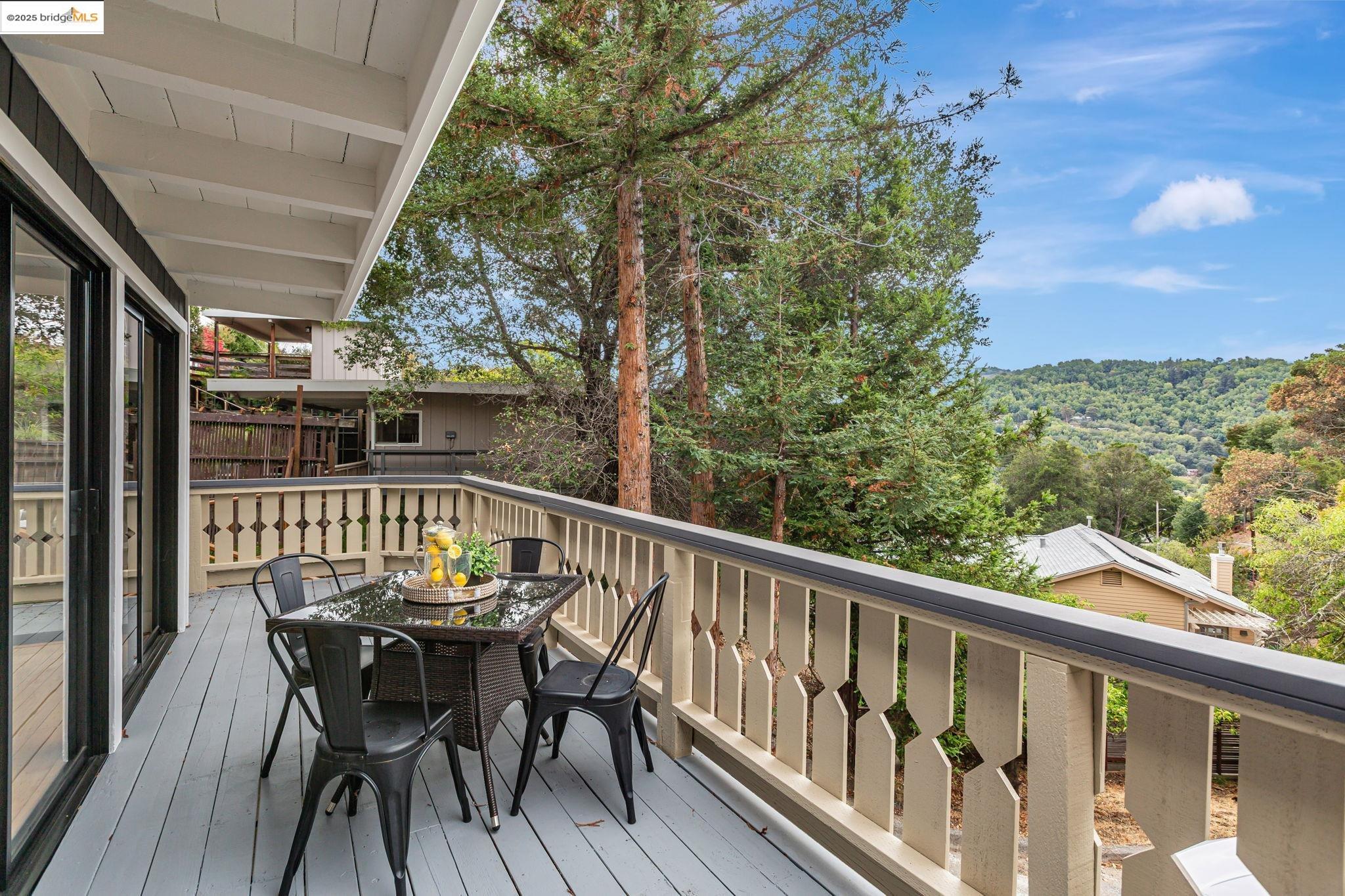 2 Hillcrest Ct