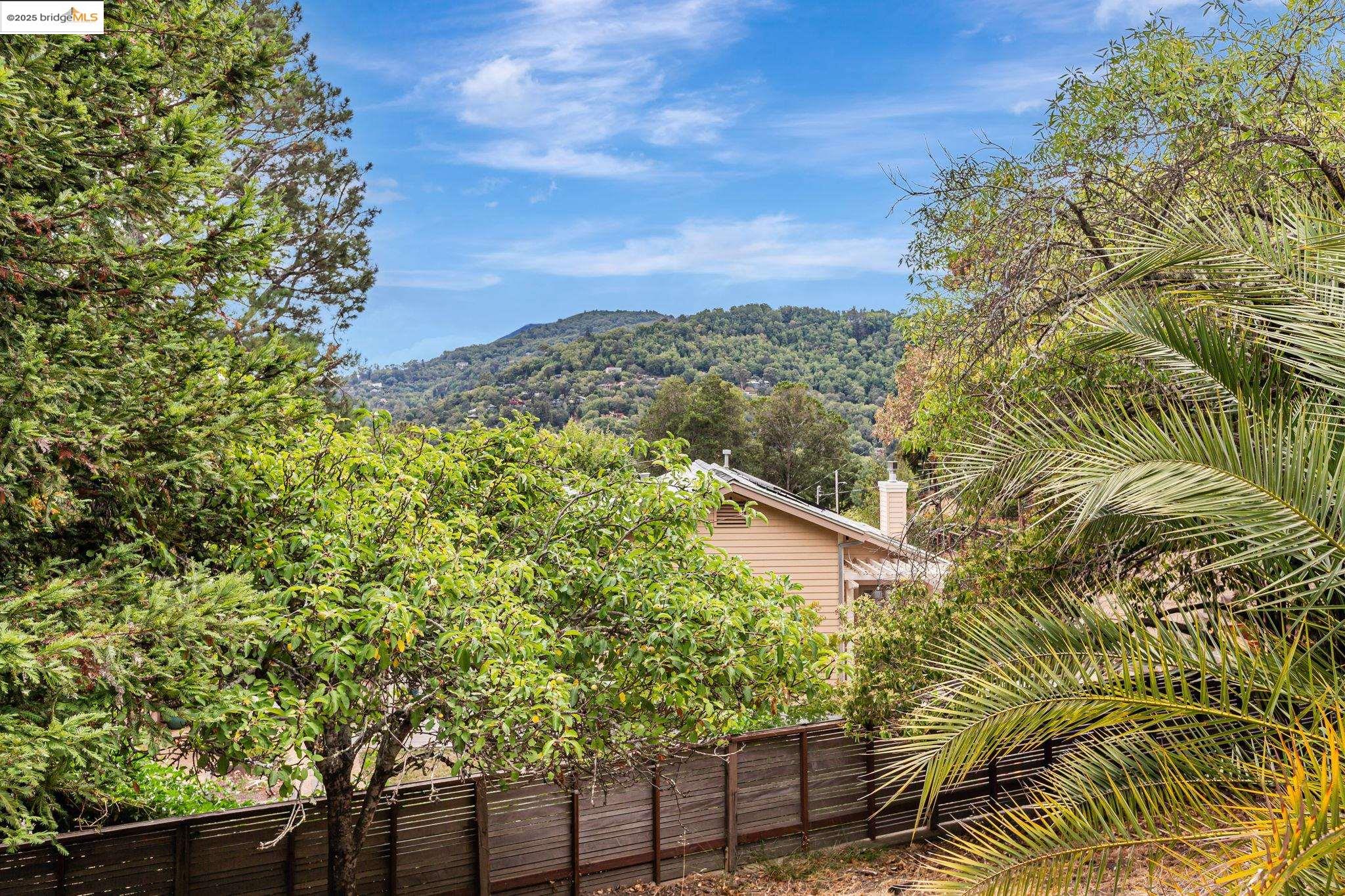 2 Hillcrest Ct