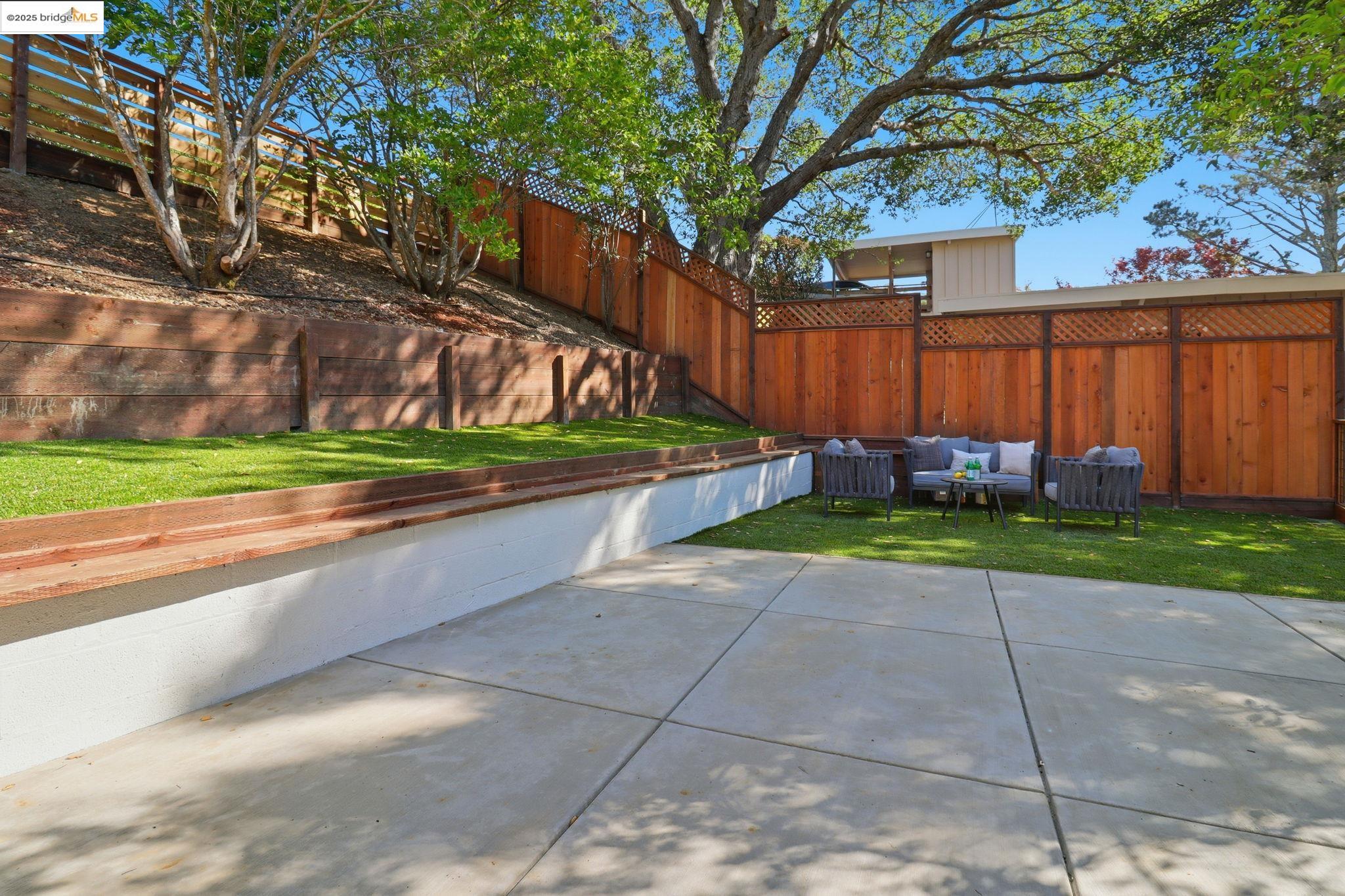 2 Hillcrest Ct