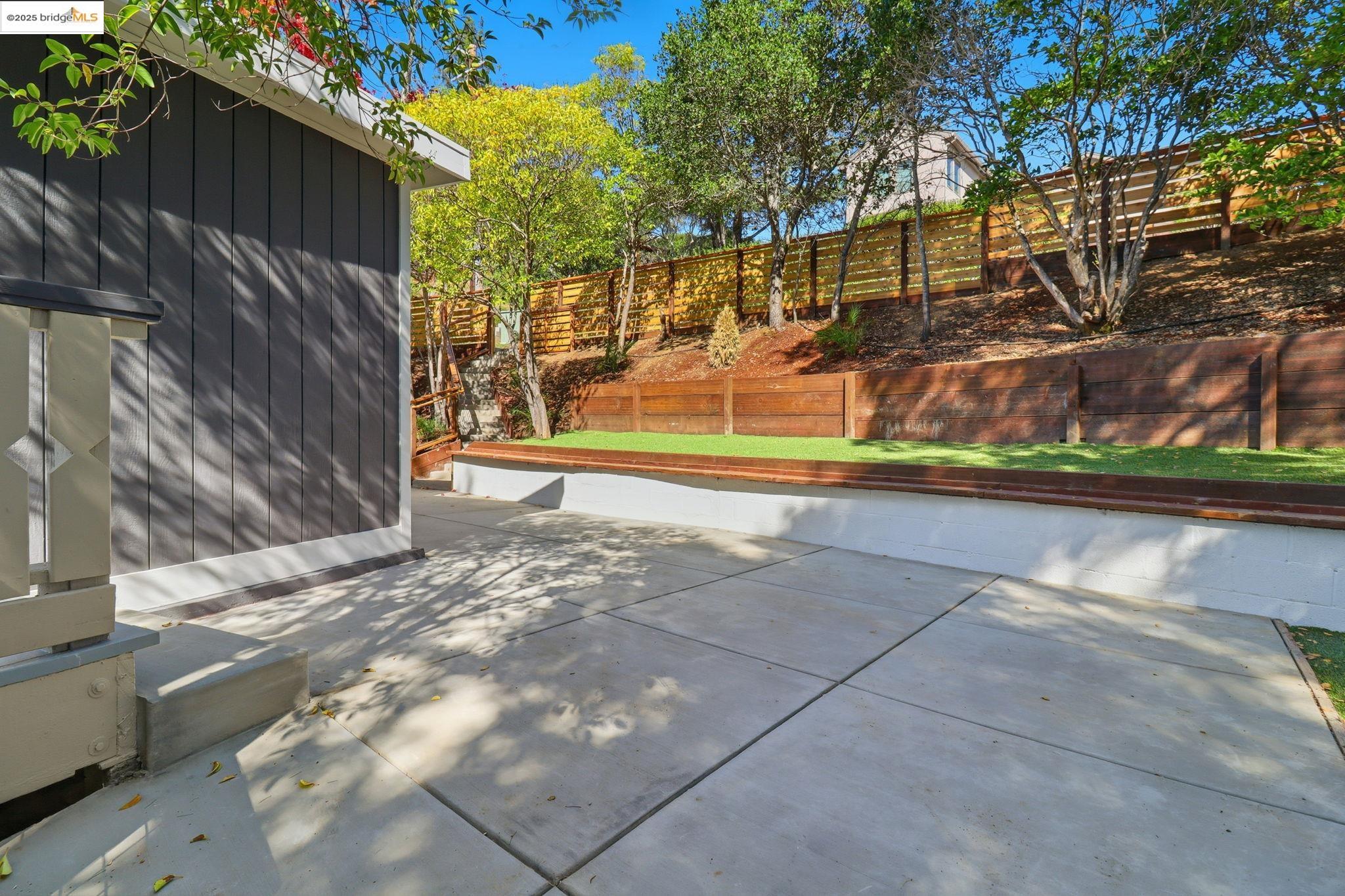 2 Hillcrest Ct
