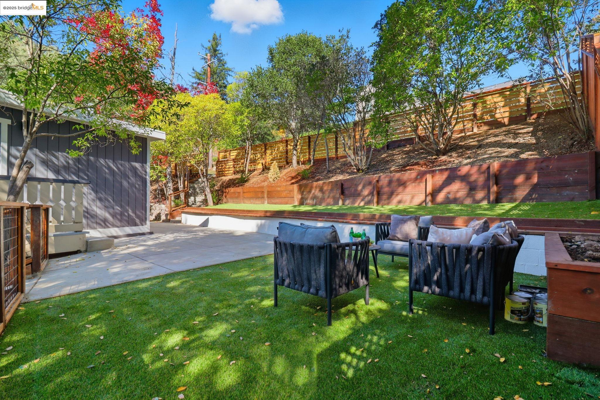 2 Hillcrest Ct