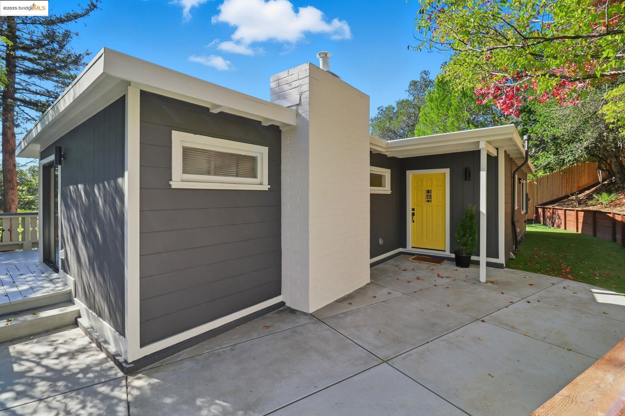 2 Hillcrest Ct