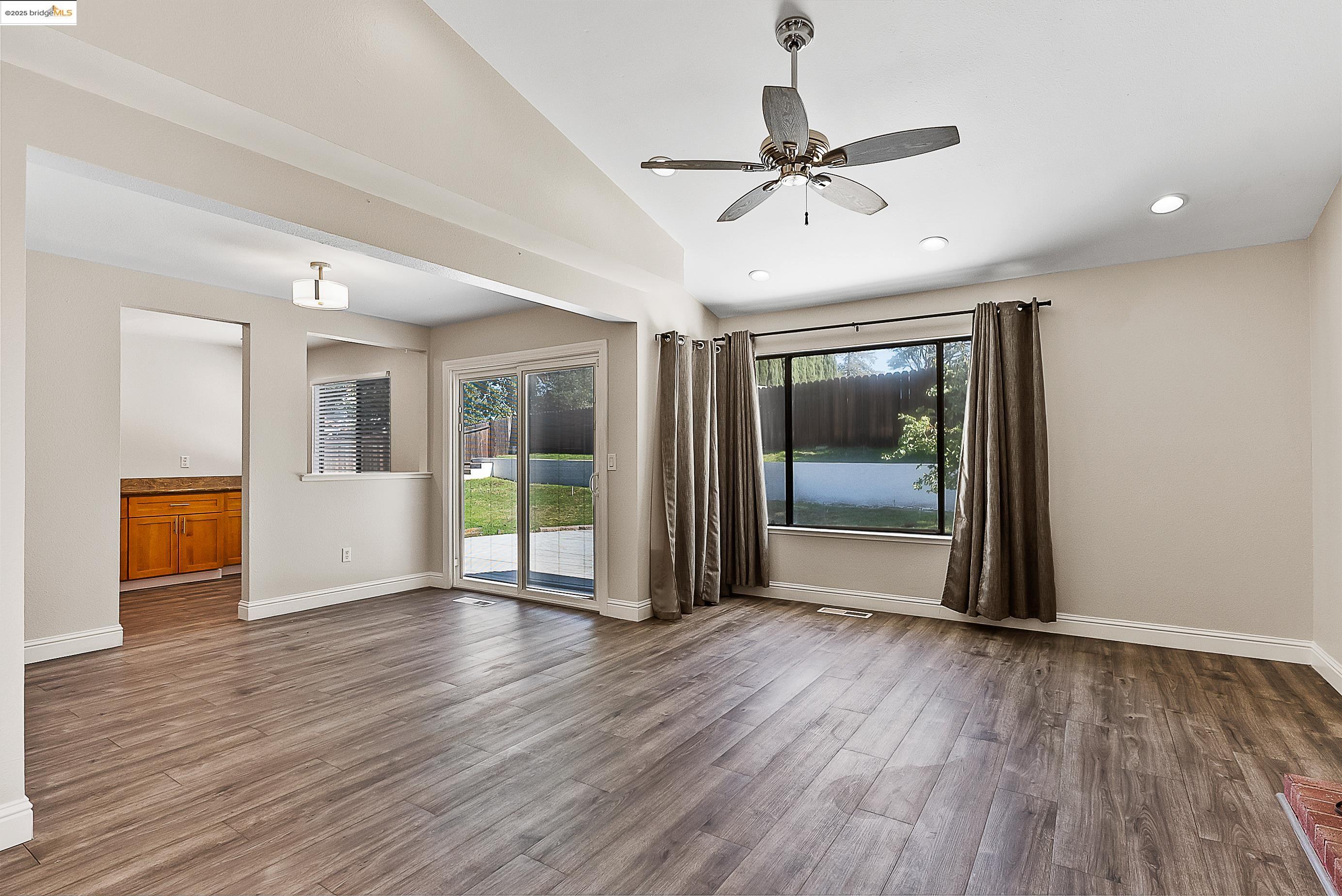2245 Pinenut Ct