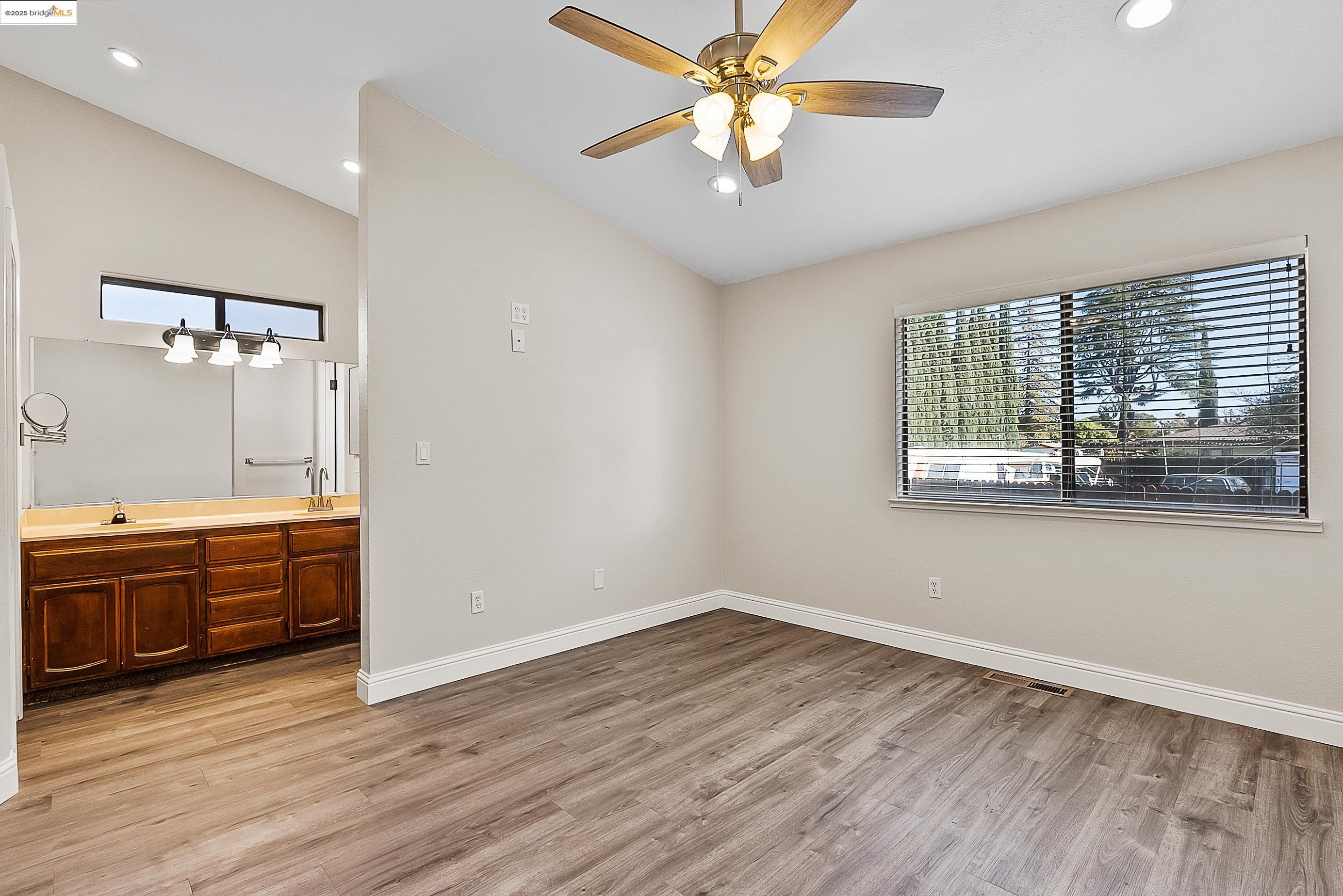 2245 Pinenut Ct