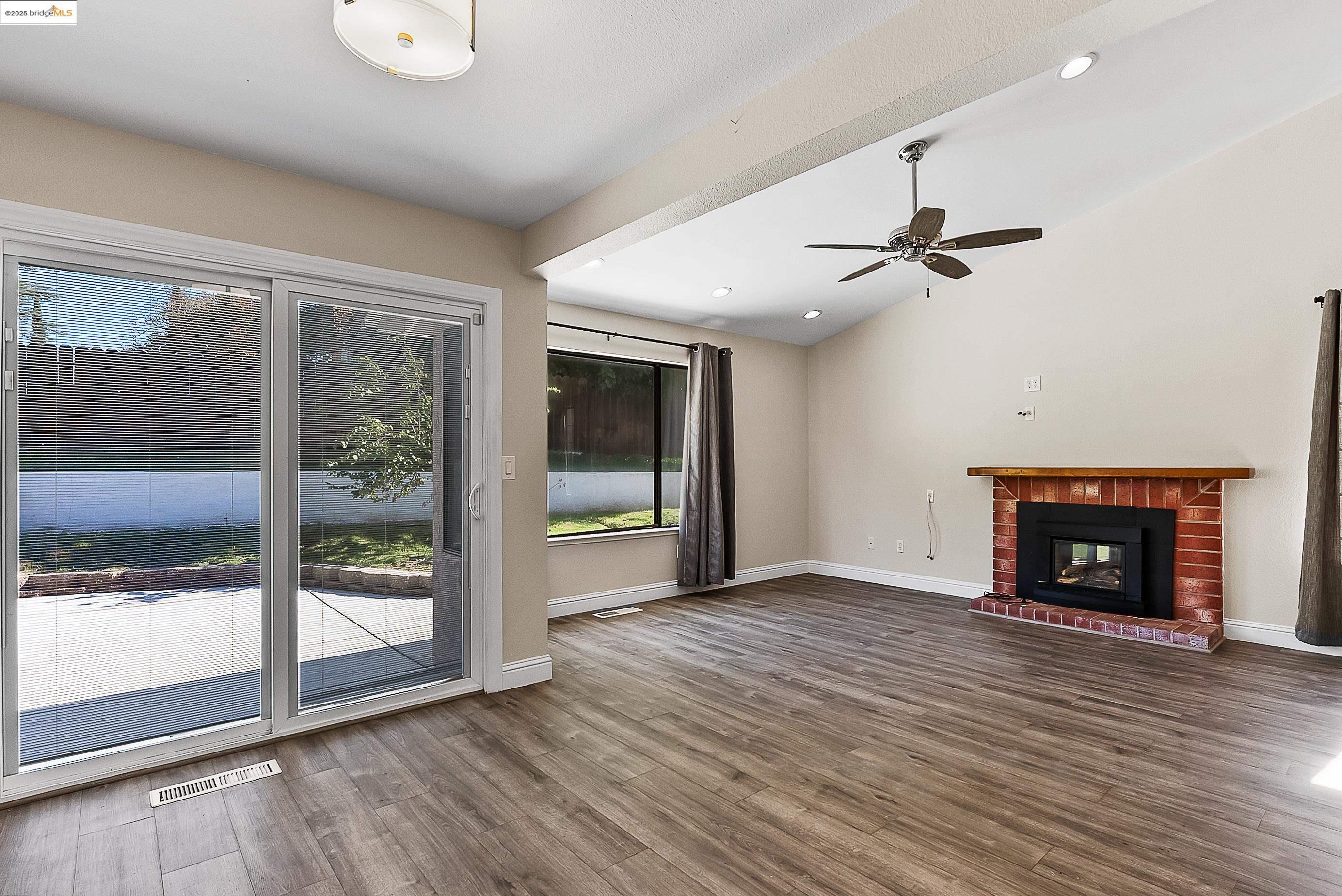 2245 Pinenut Ct